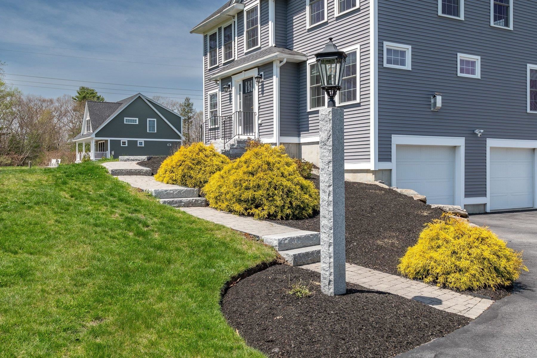 19 Lovering Rd, North Hampton, NH 03862