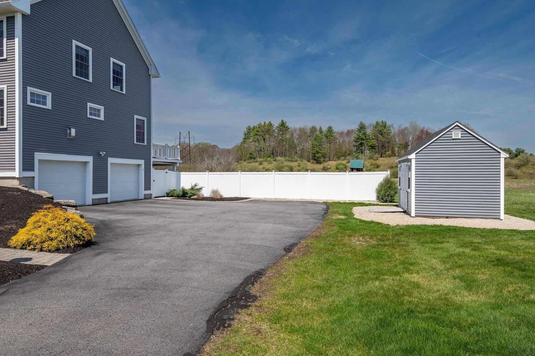 19 Lovering Rd, North Hampton, NH 03862