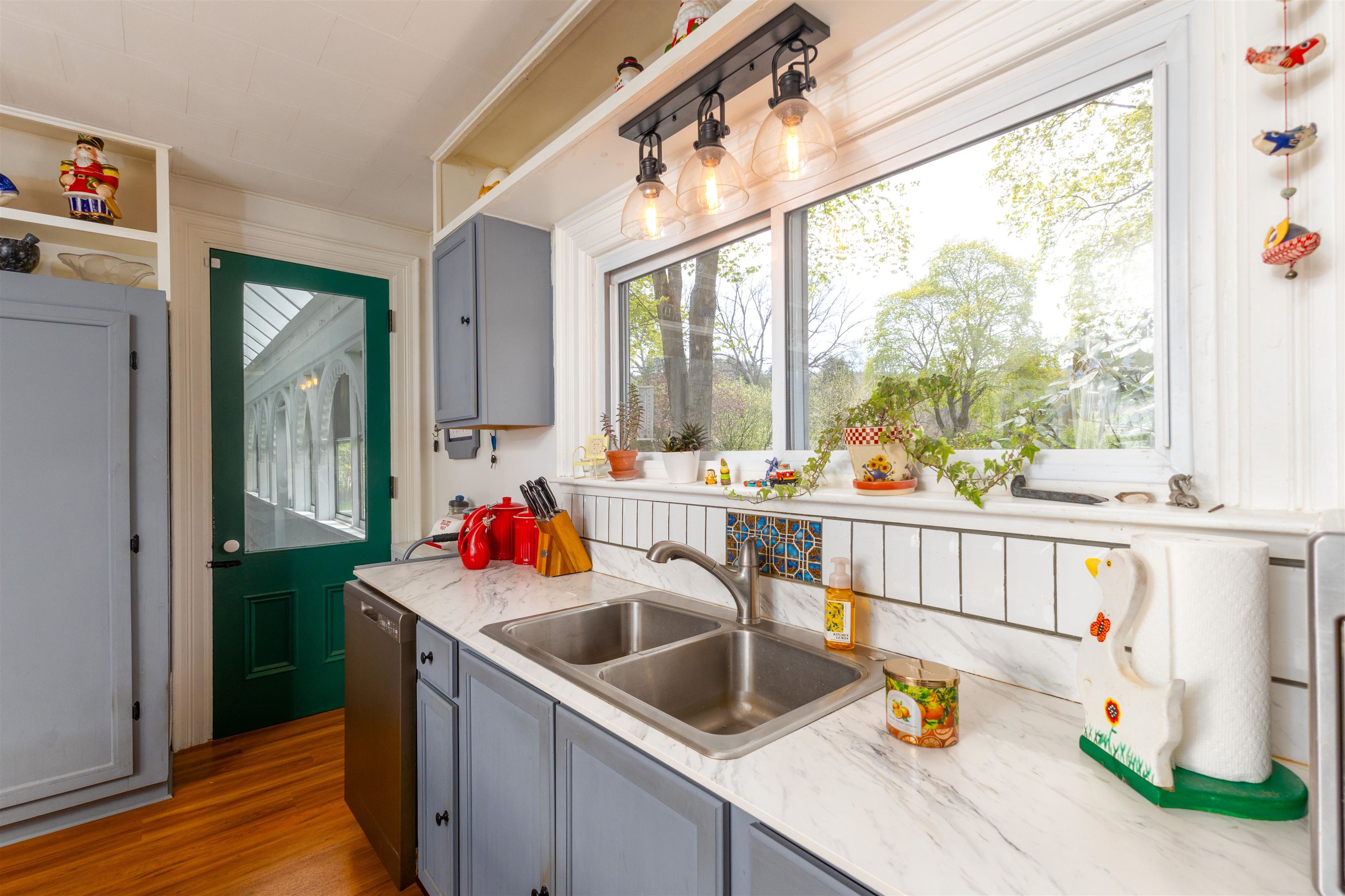 Kitchen sink to back yard + a door to the back porch ~ 25198551