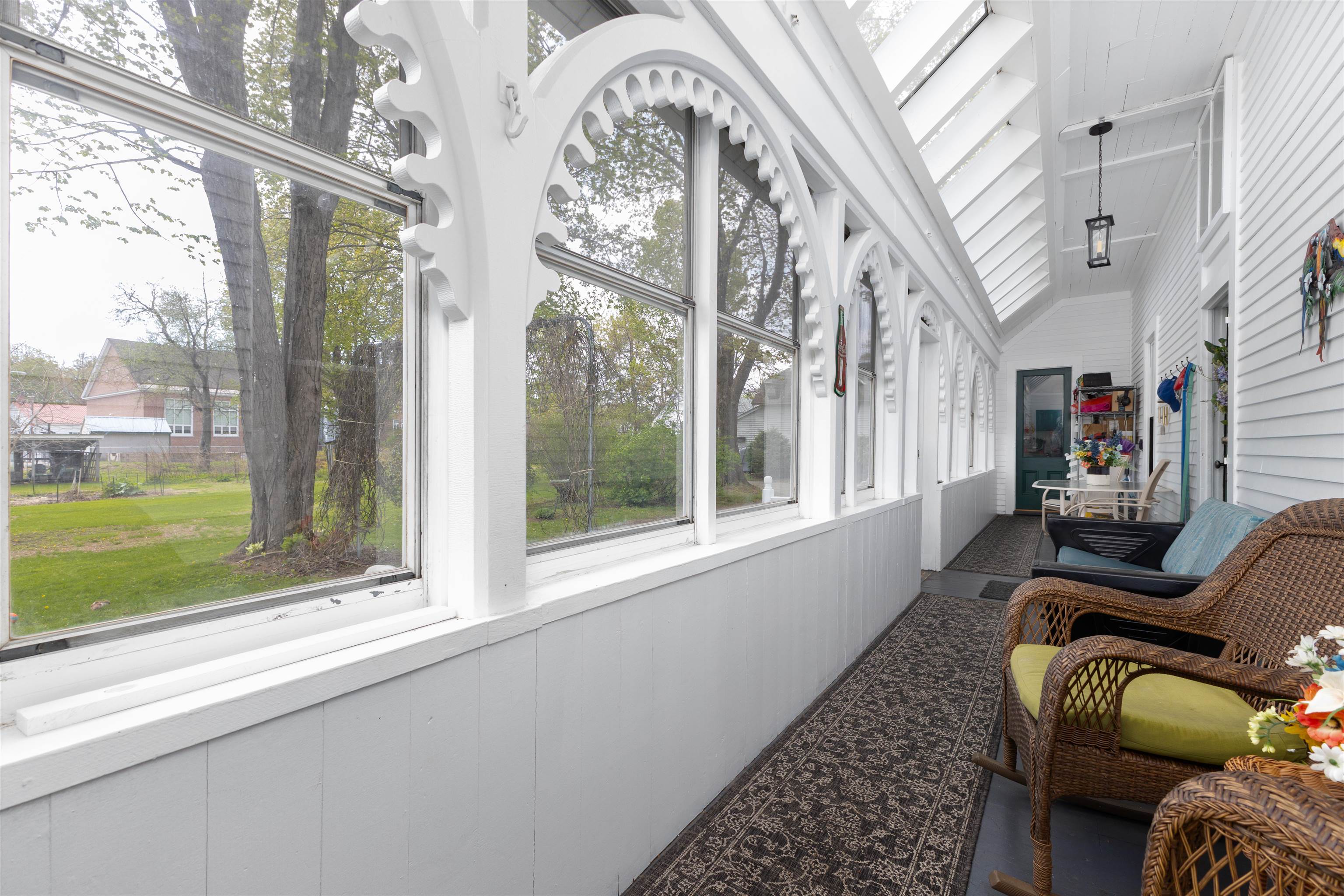 See porch to the kitchen, 2nd door goes into Billard room 25198554
