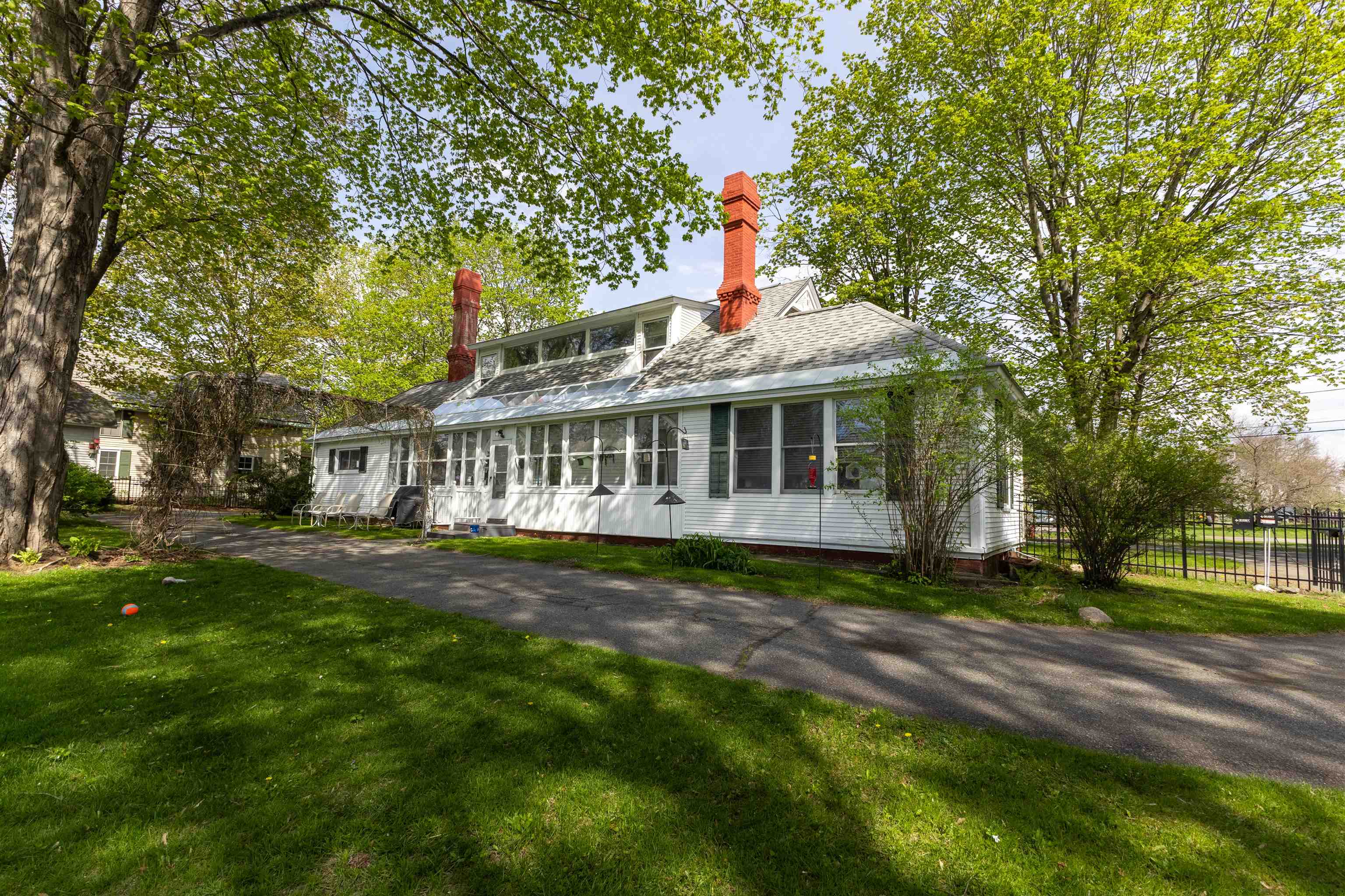 This end is the Billard room connected to the back porch 25198587