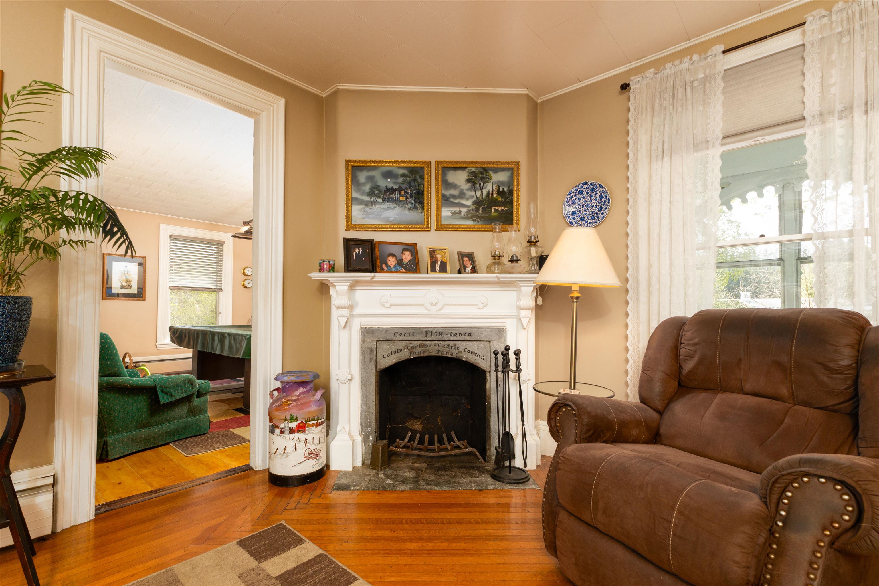 Carlton Fisk engraved fireplace, connected to billard room 25198568