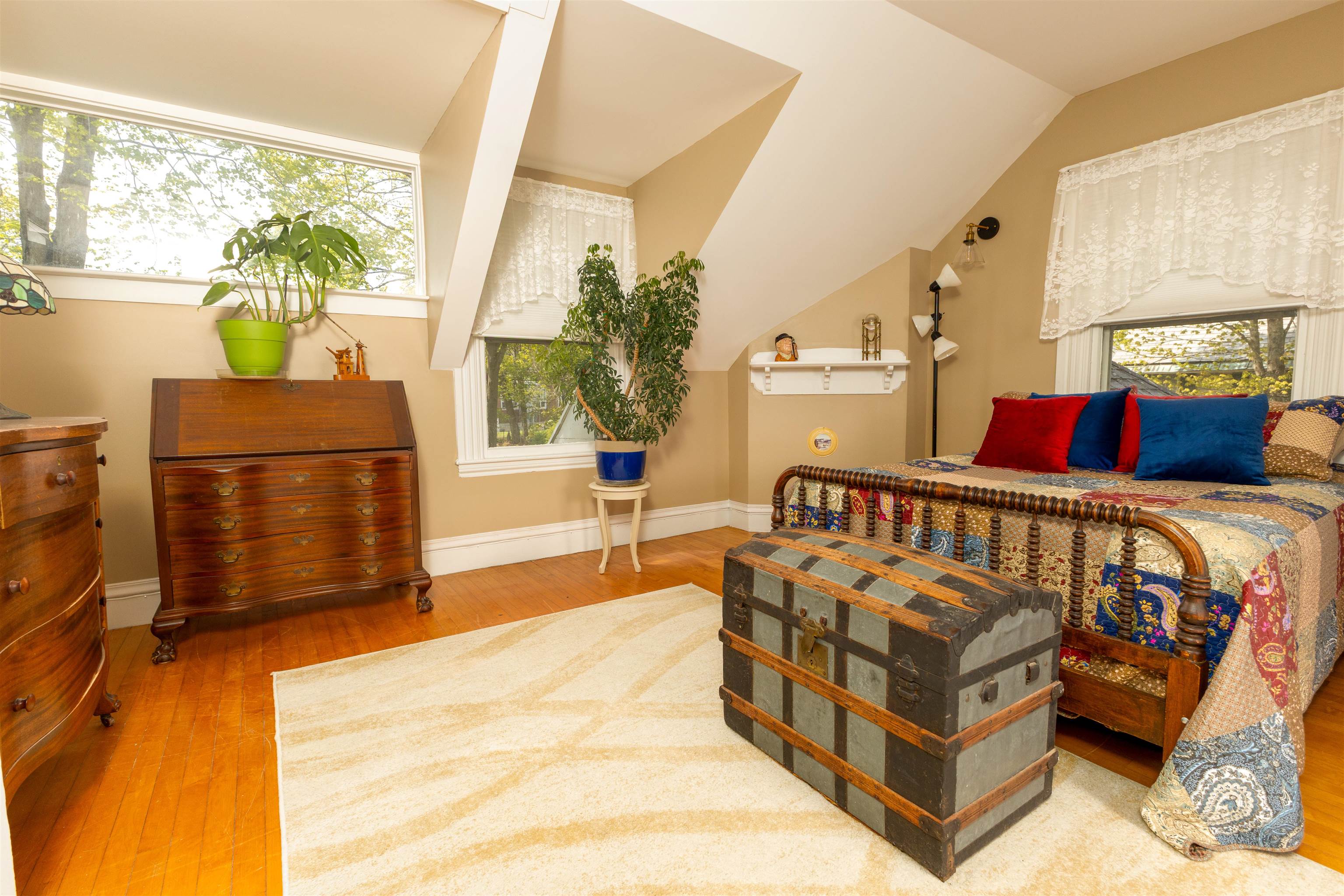 Second floor bedroom 1 of 2 25198565
