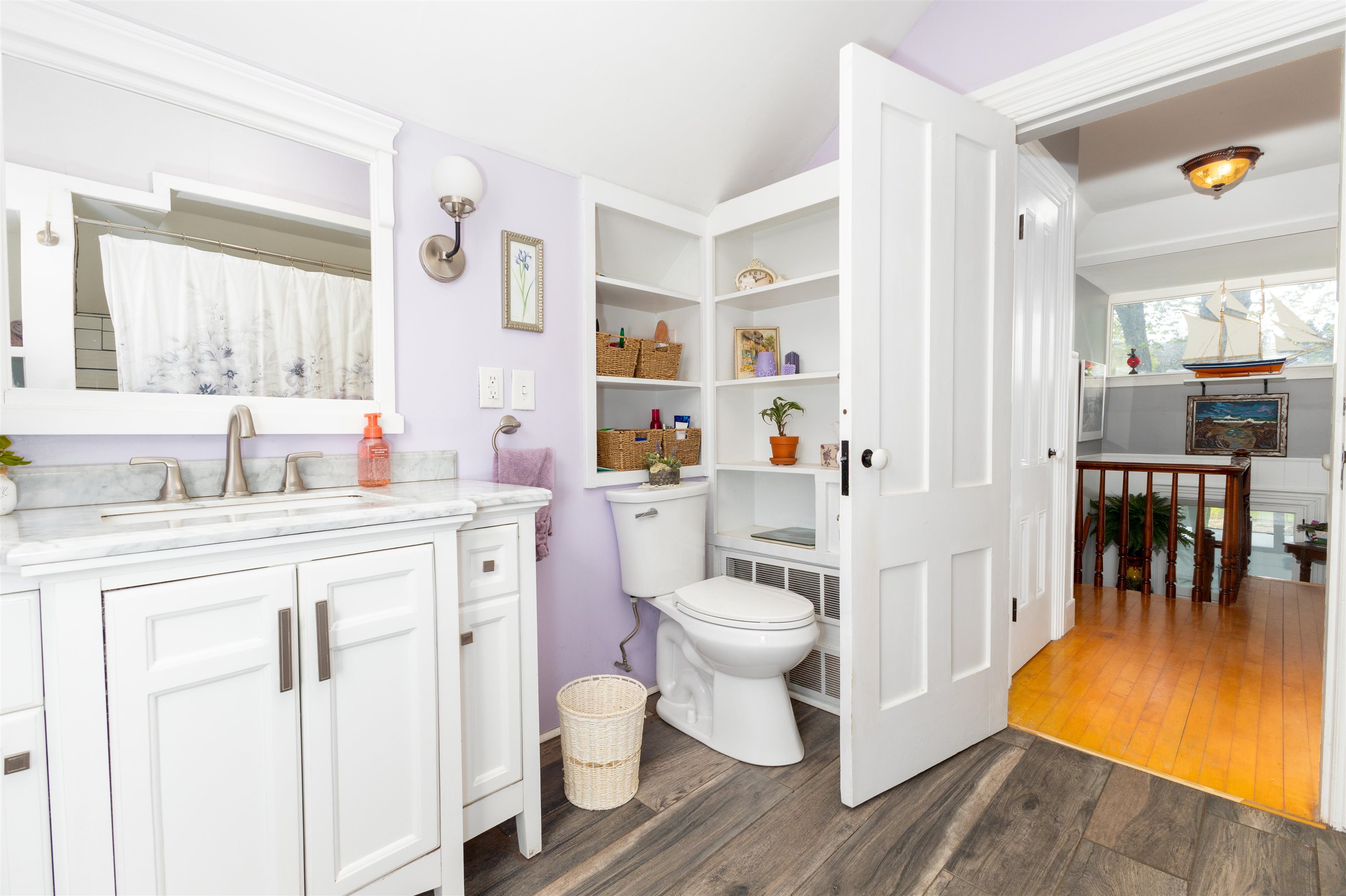 second floor full bathroom 25198560