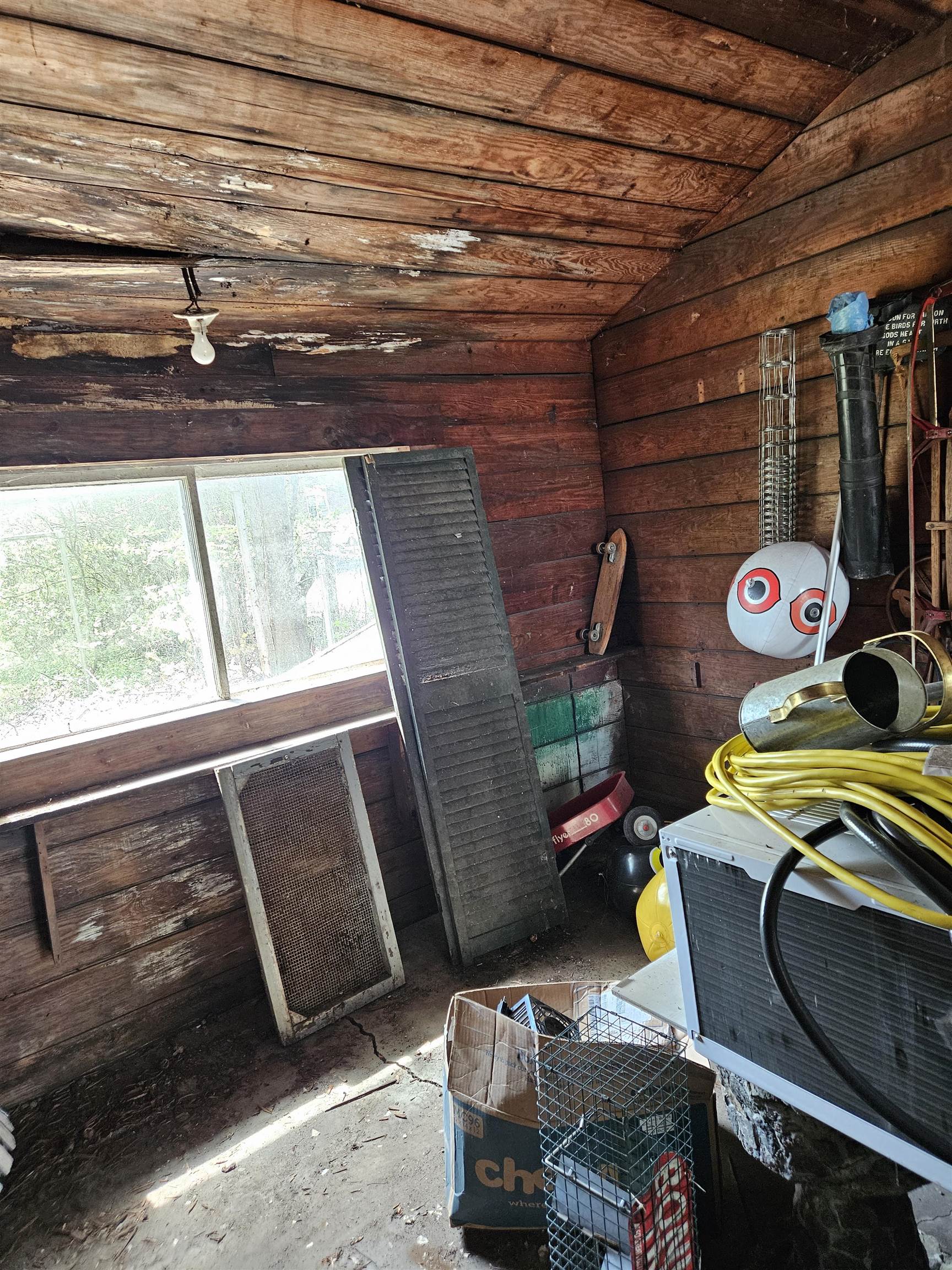 Disclosing garage needs a new roof 25184474
