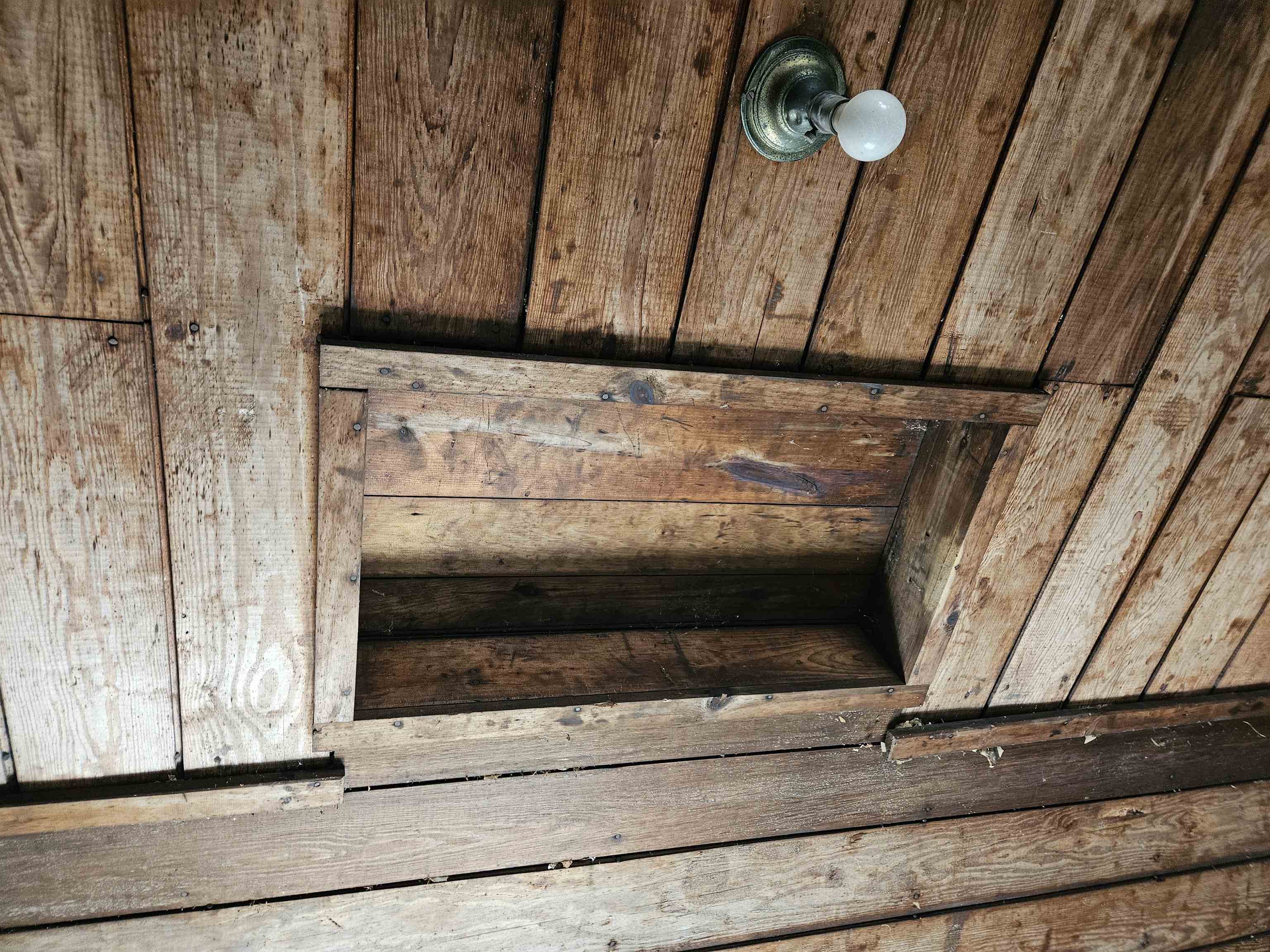 skuttle hatch in the garage ceiling 25184476