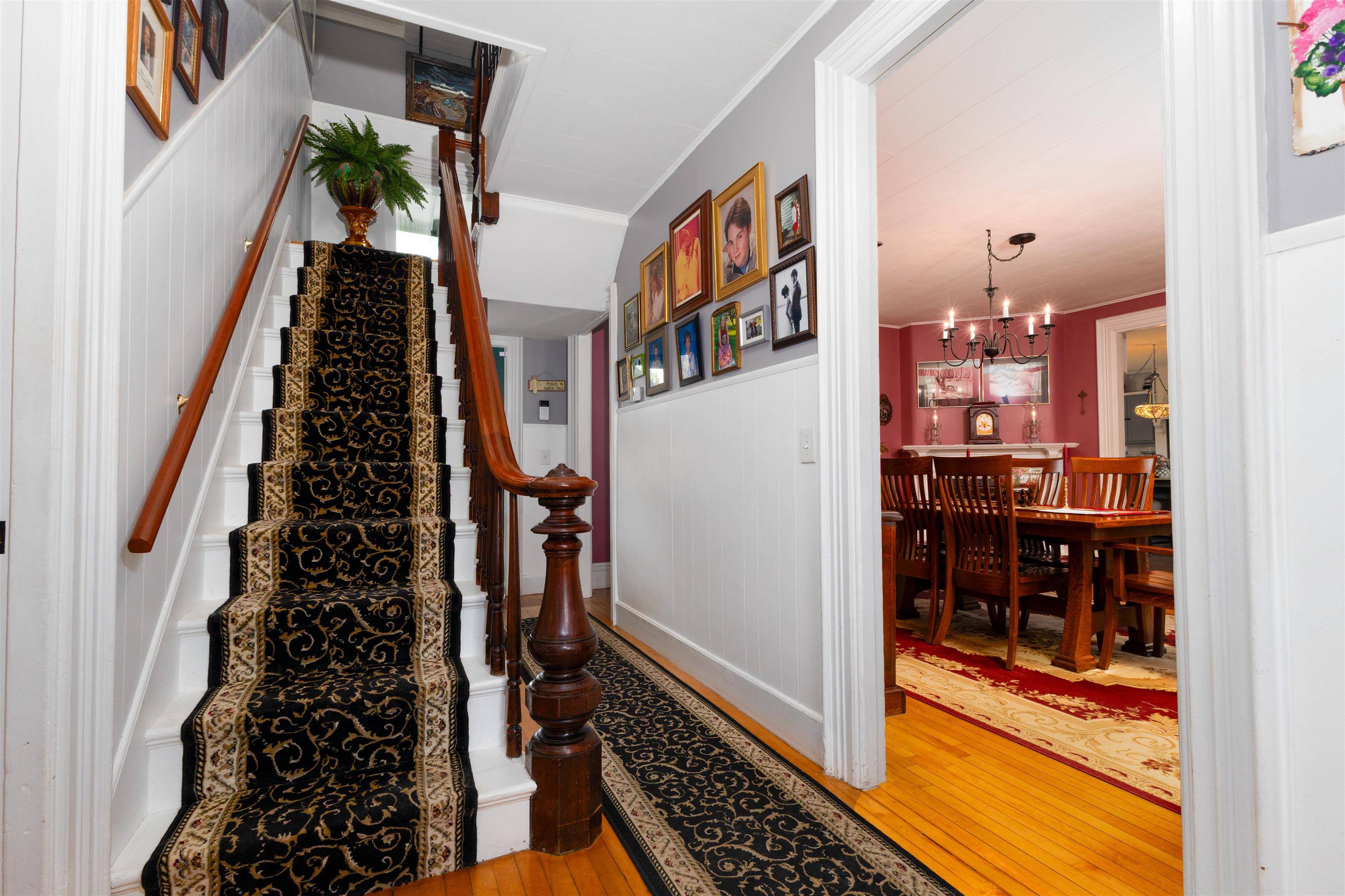 Front entrance foyer quarter bath 25198576