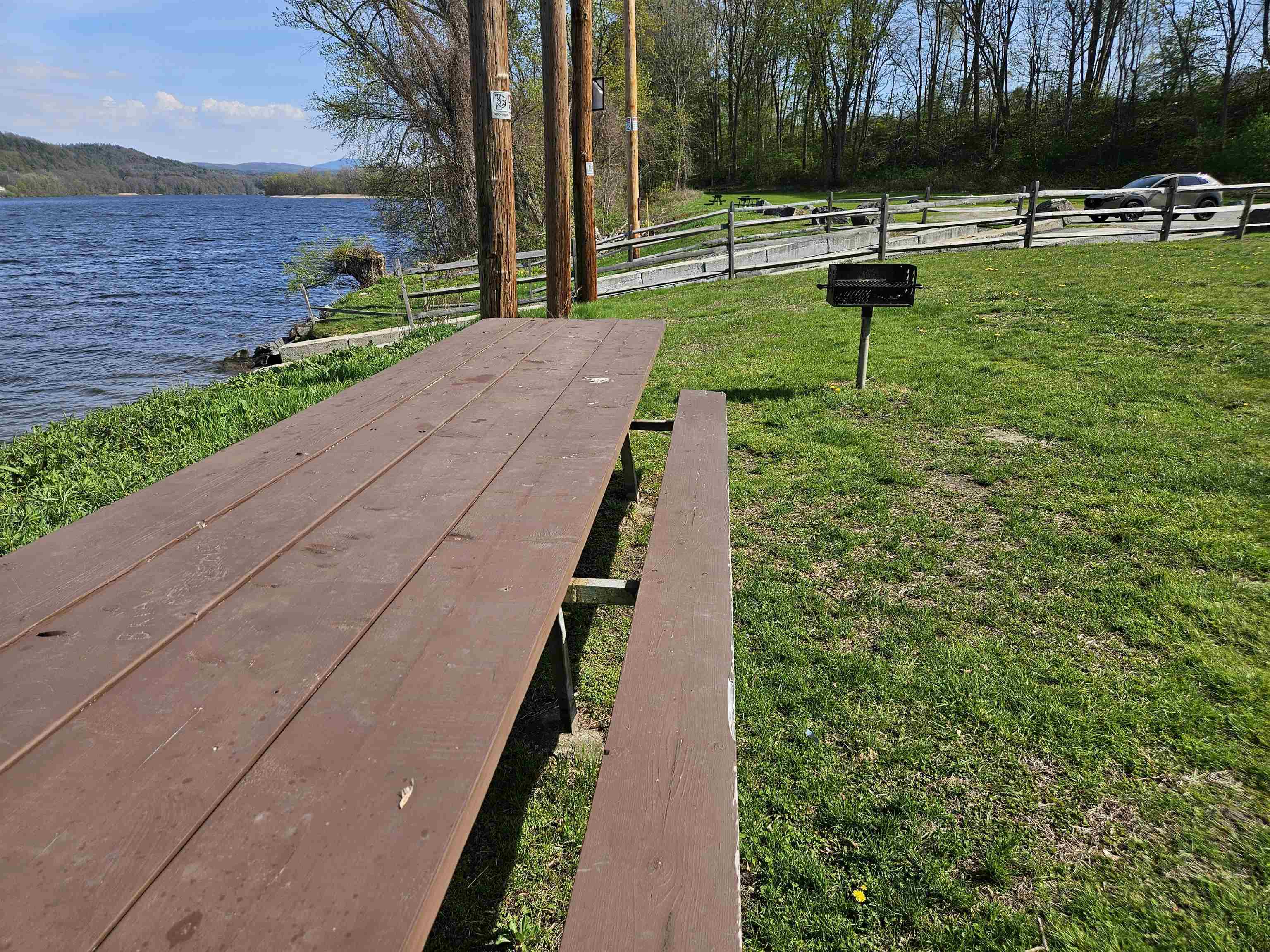 Boat landing picnic and bbq 25184437