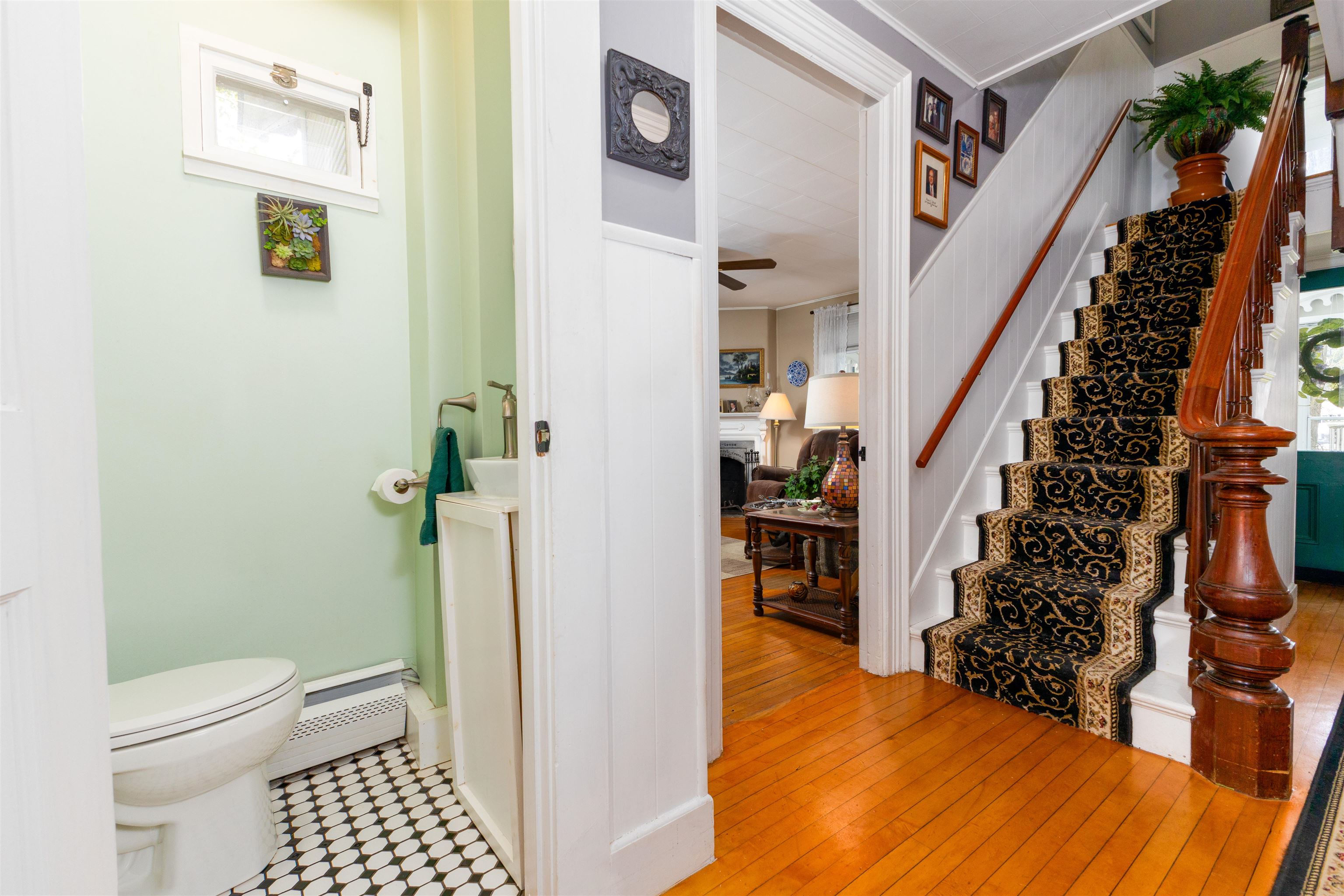 Front door foyer has a tucked away quarter bath & coat closet 25198577