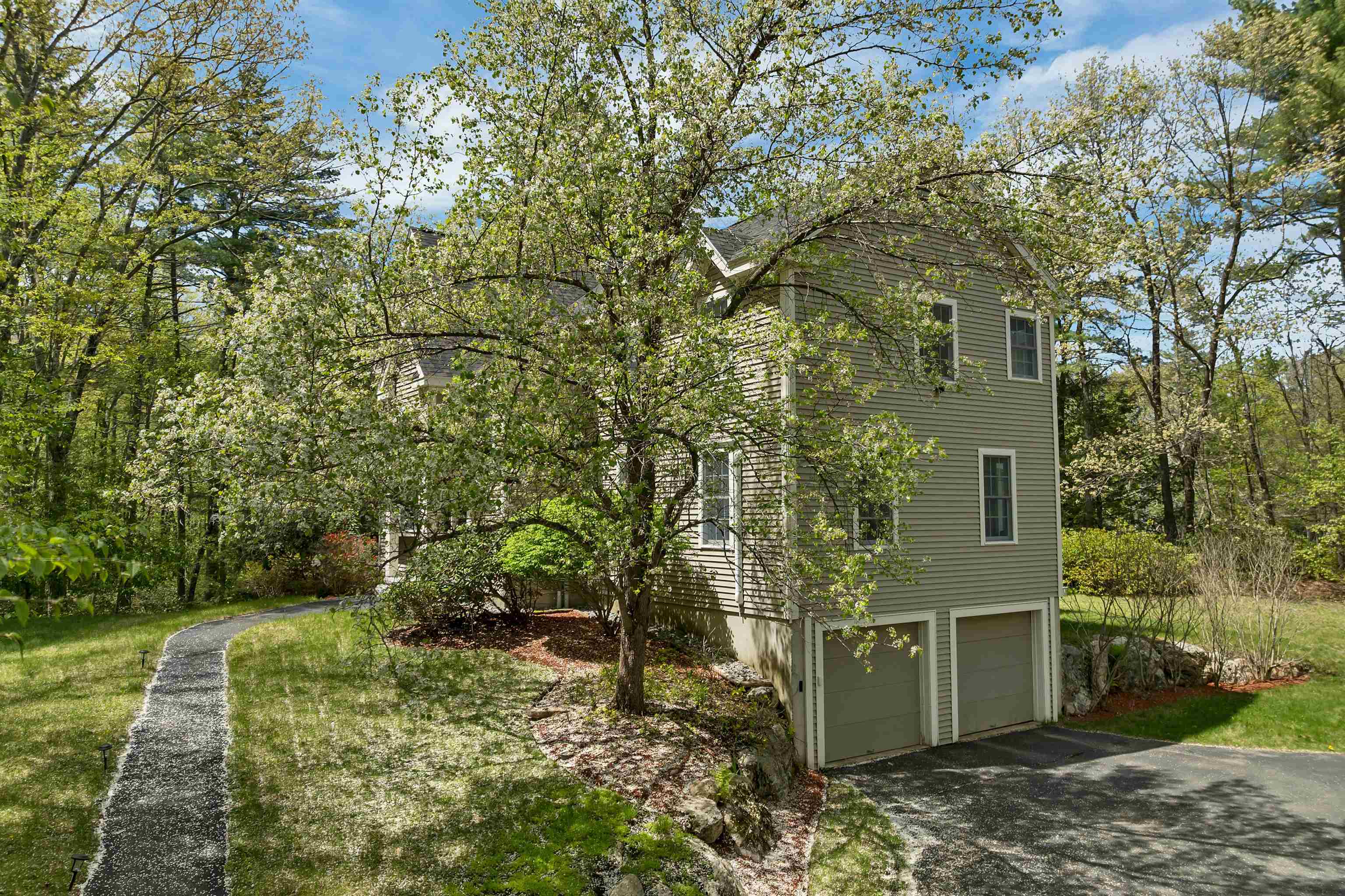 281 New Boston Rd, Bedford, NH 03110