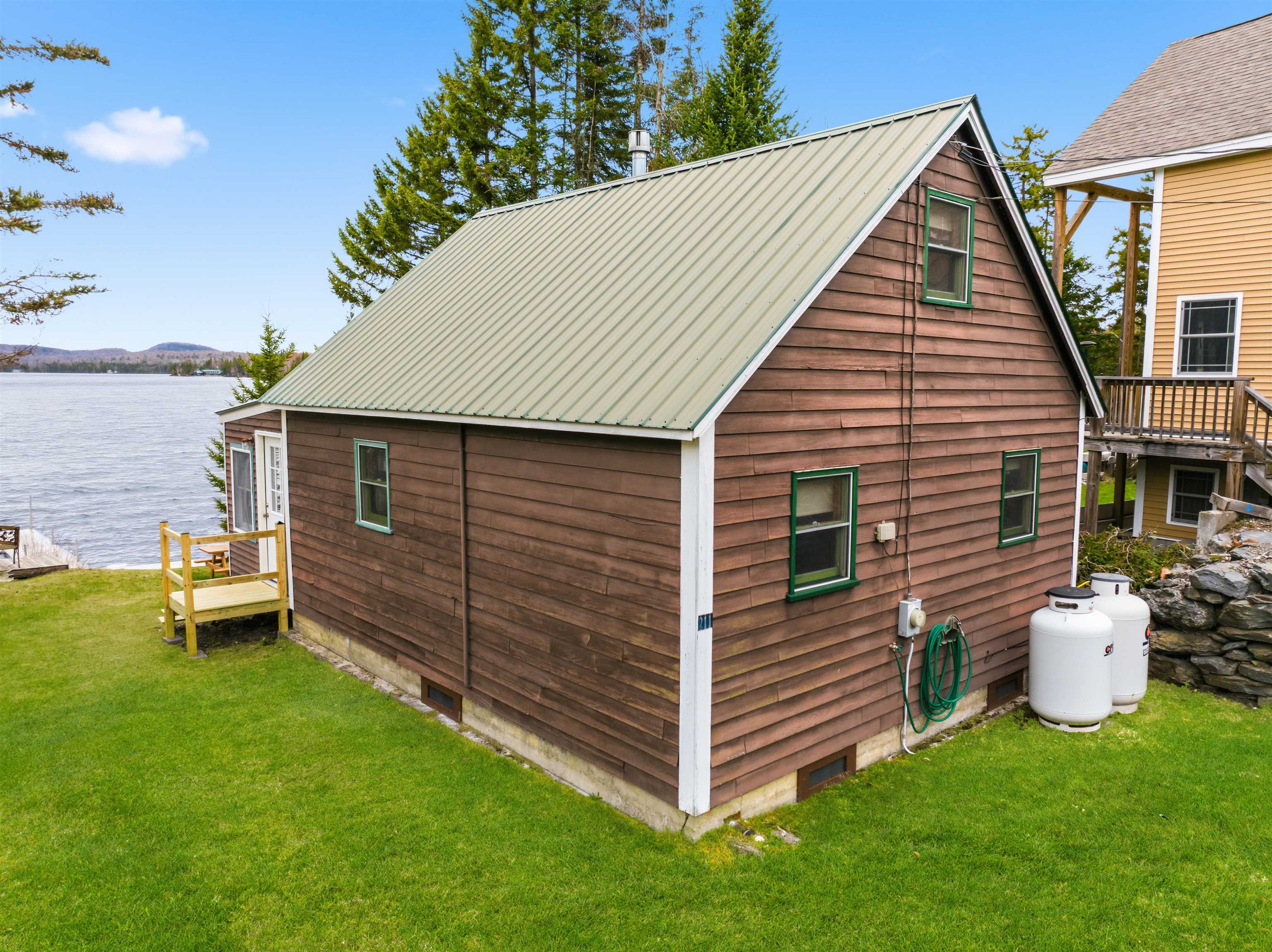 211 Beach Rd, Pittsburg, NH 03592
