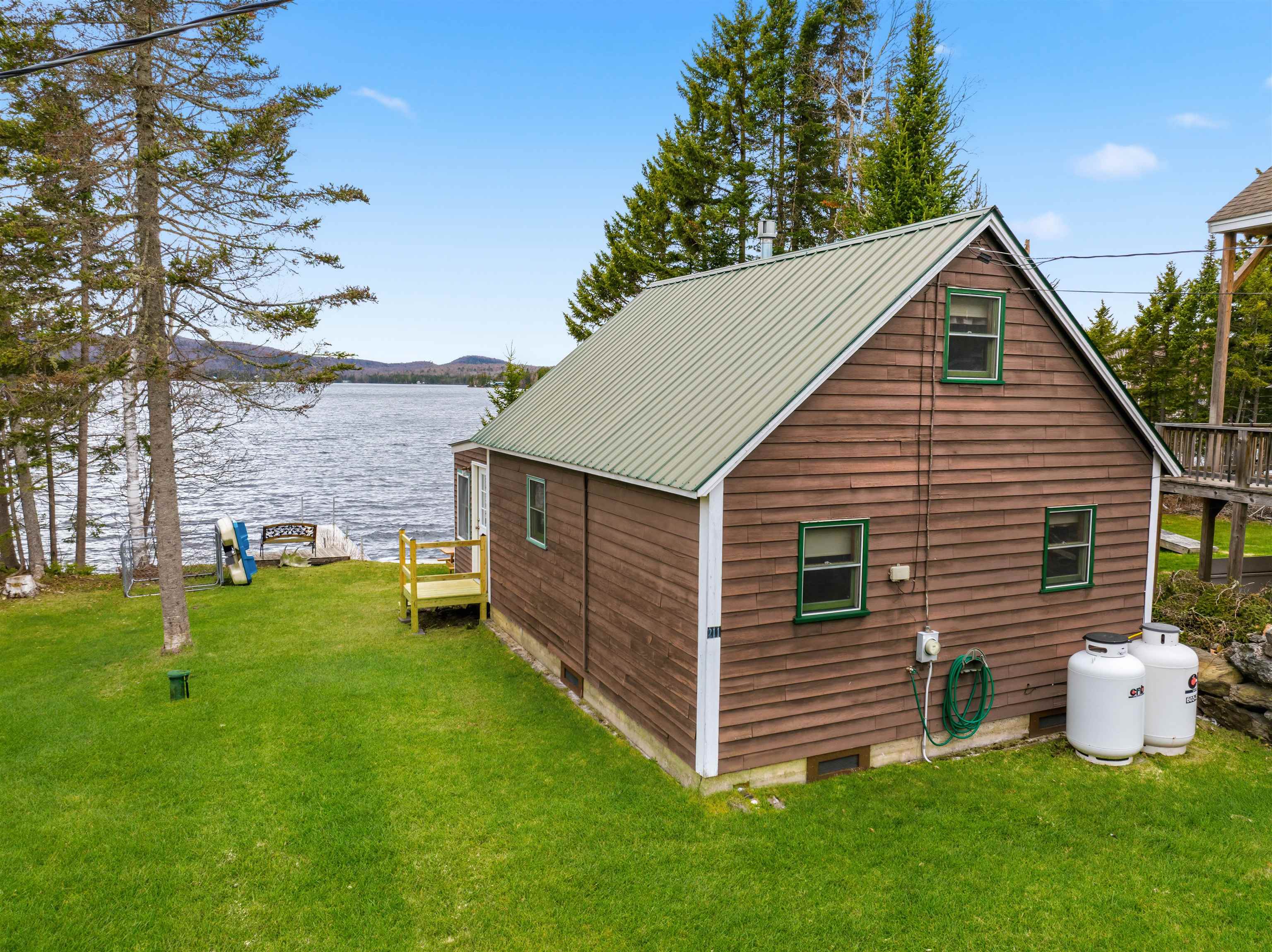 211 Beach Rd, Pittsburg, NH 03592