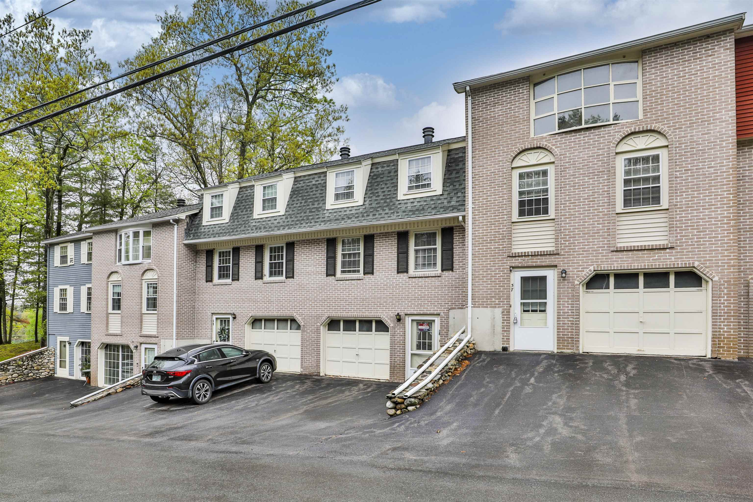 37 Cannongate Iii Rd, Nashua, NH 03063