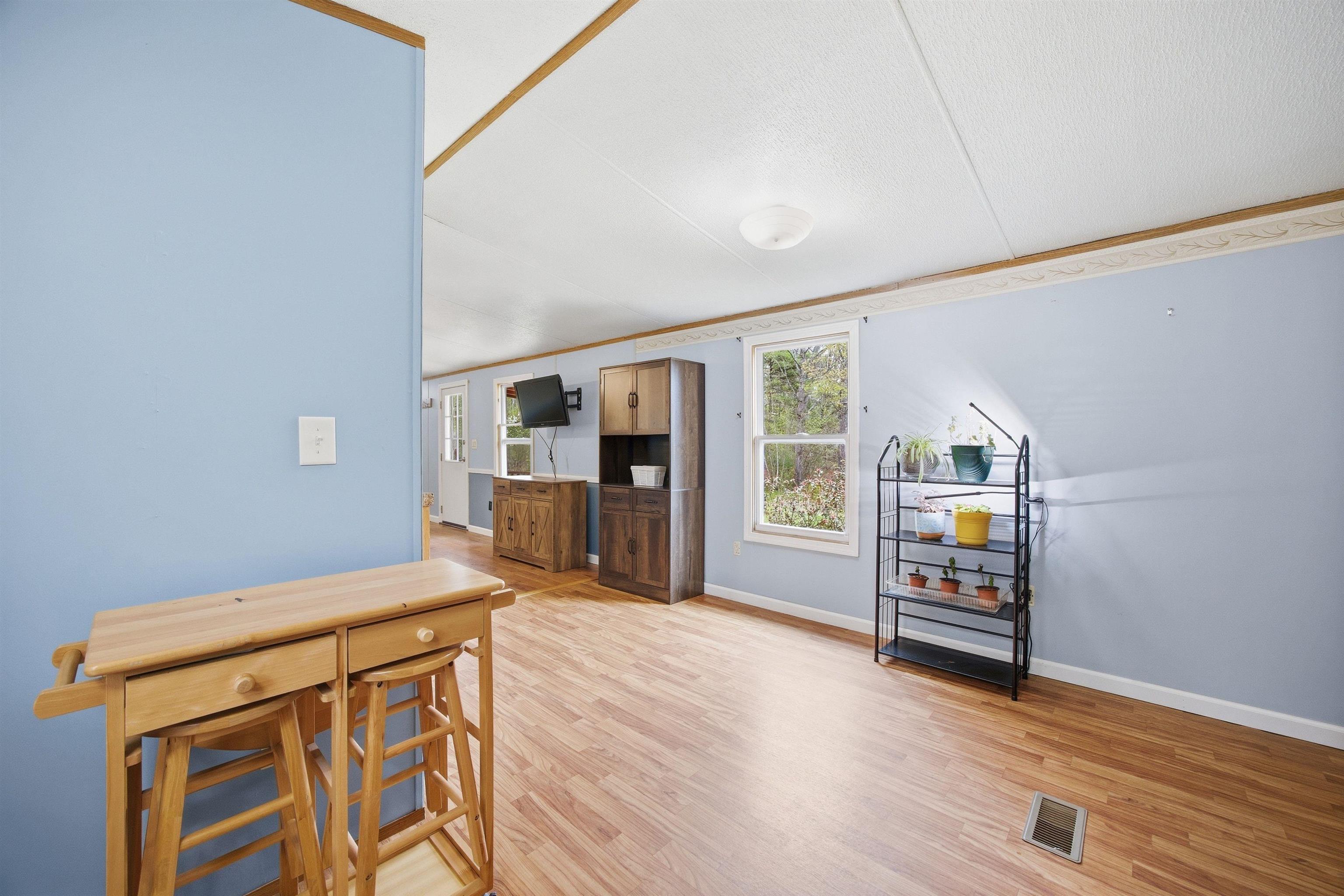 215 Leavitt Rd, Pittsfield, NH 03263