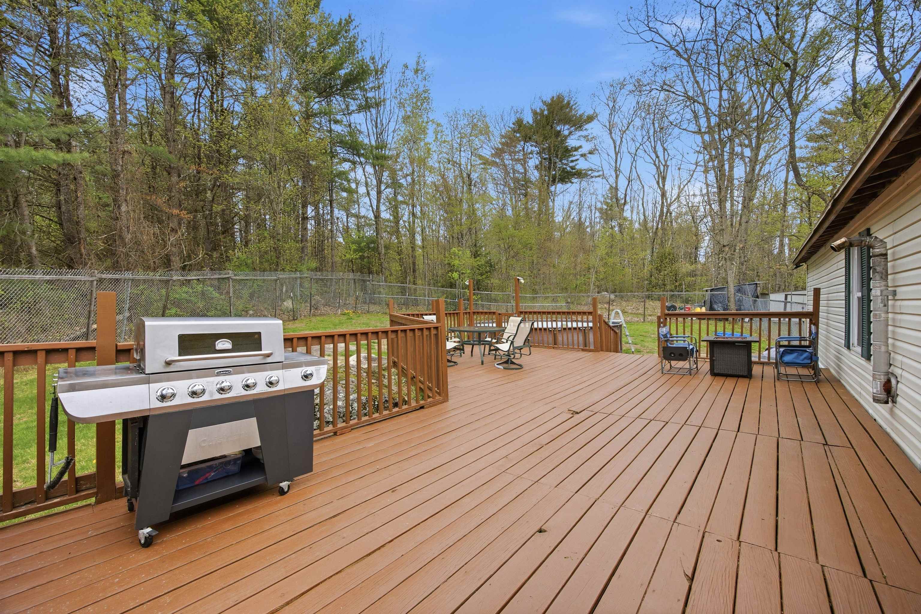 215 Leavitt Rd, Pittsfield, NH 03263