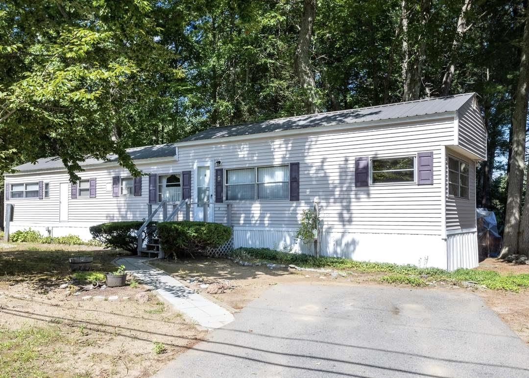 2 Hemlock Haven Dr, Hampton, NH 03842