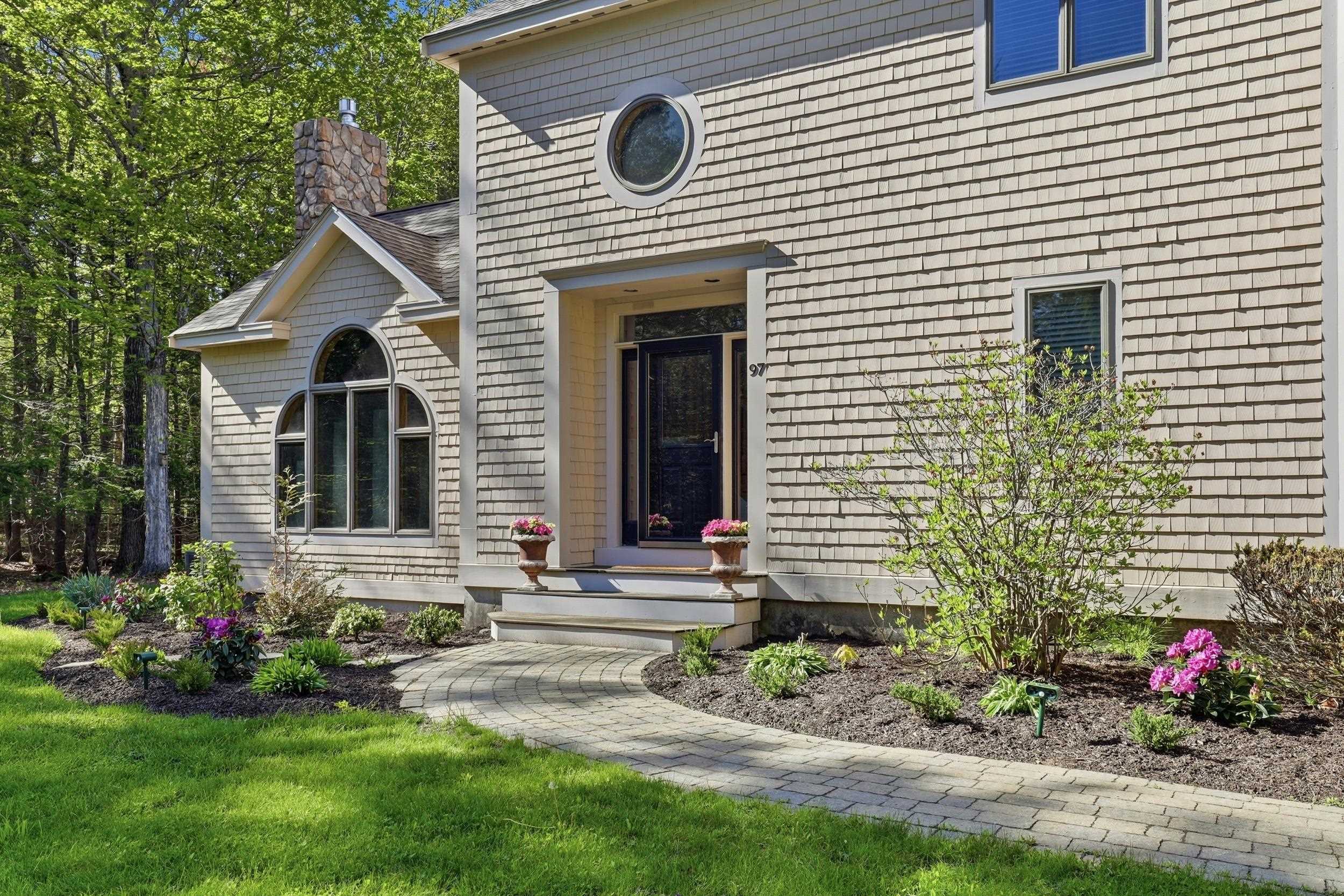 97 Dudley Rd, Brentwood, NH 03833