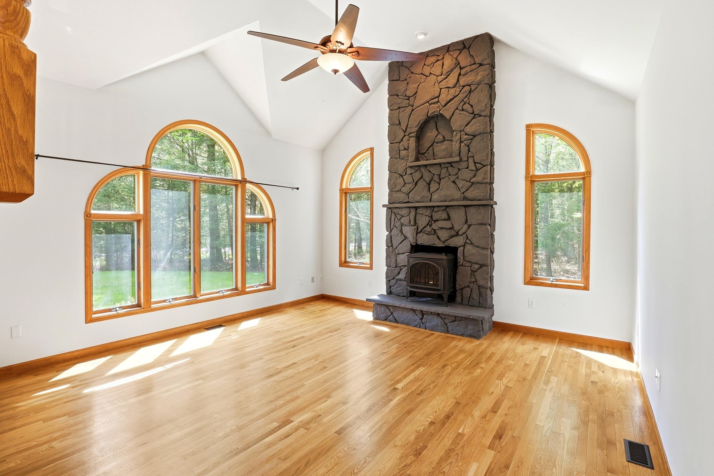 97 Dudley Rd, Brentwood, NH 03833