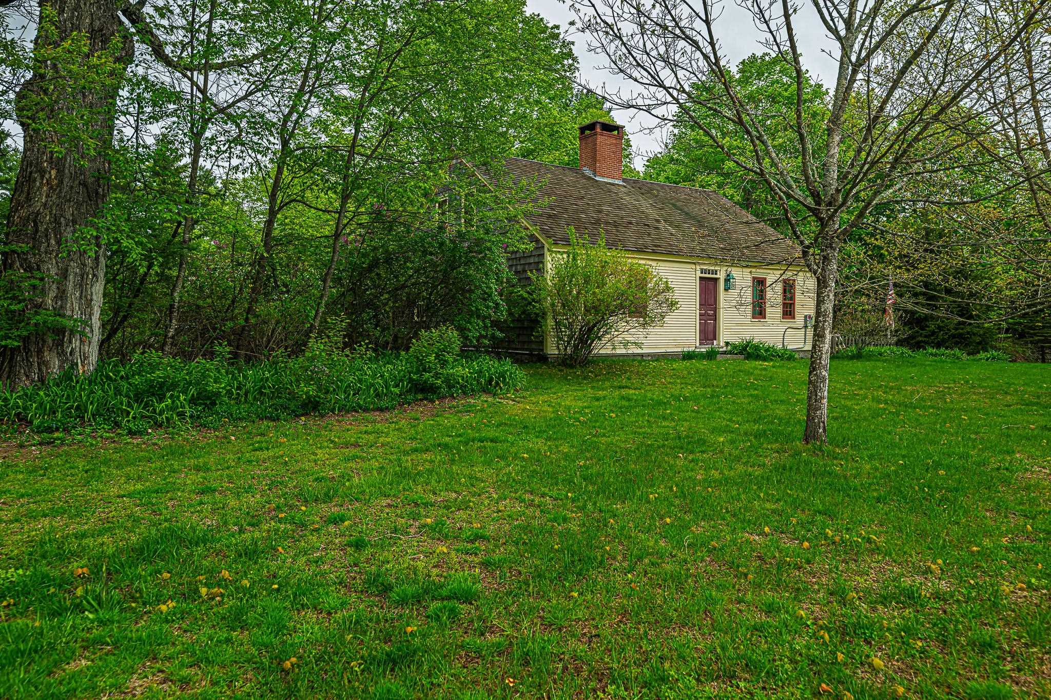 31 Long Hill Rd, Raymond, NH 03077