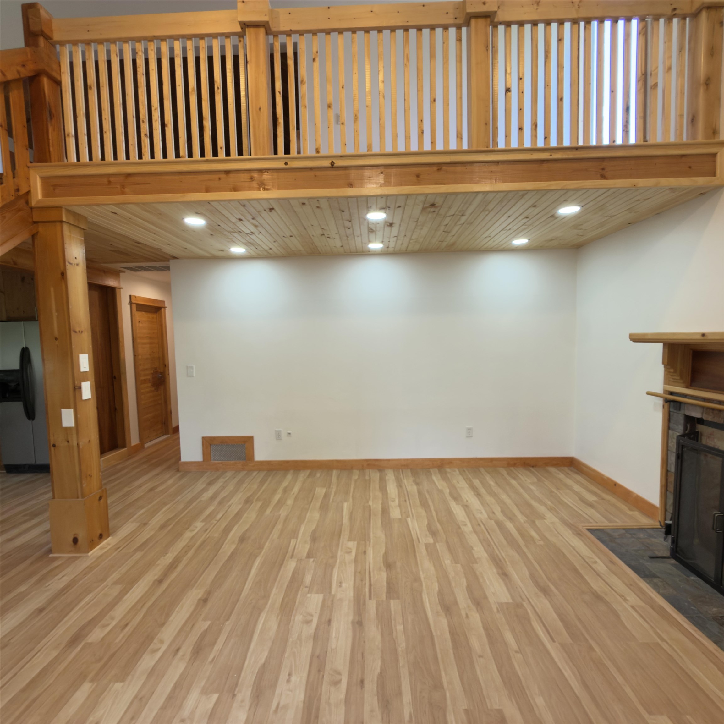 44 Coburn Woods Dr, Nashua, NH 03063