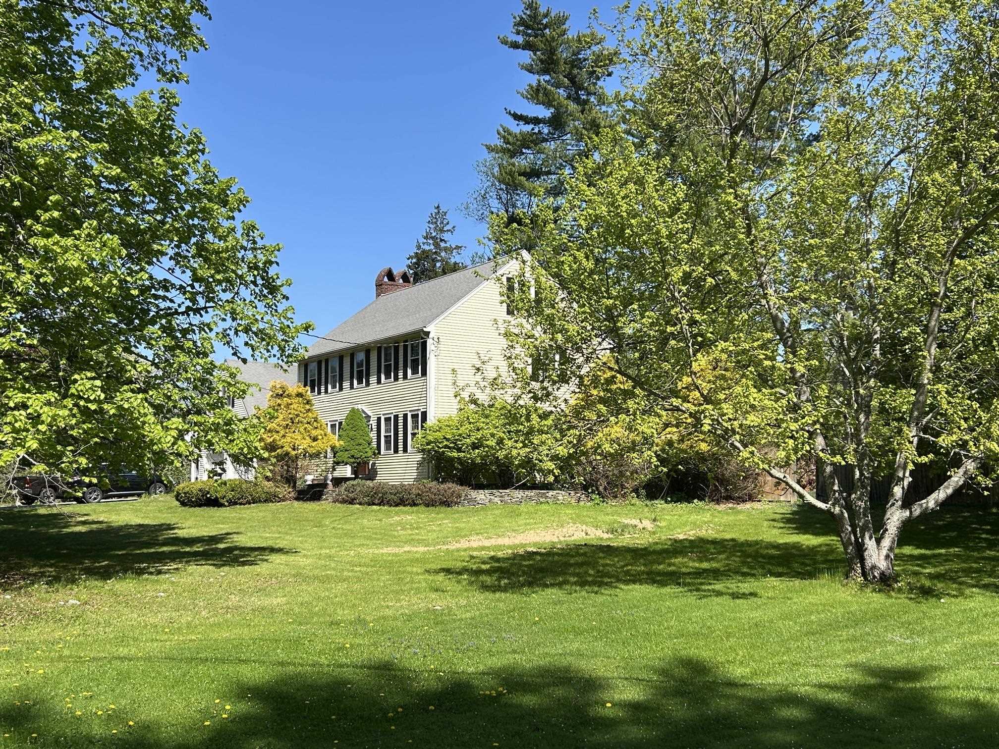9 Oak Ridge Rd, Kensington, NH 03833
