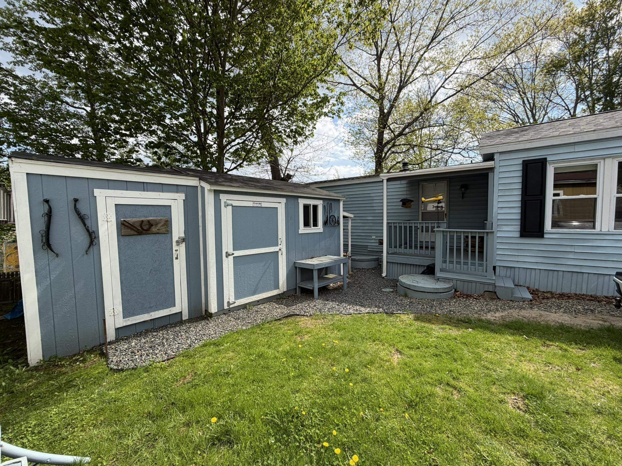 11 Christmas Tree Mobile Home Pk, Epsom, NH 03234