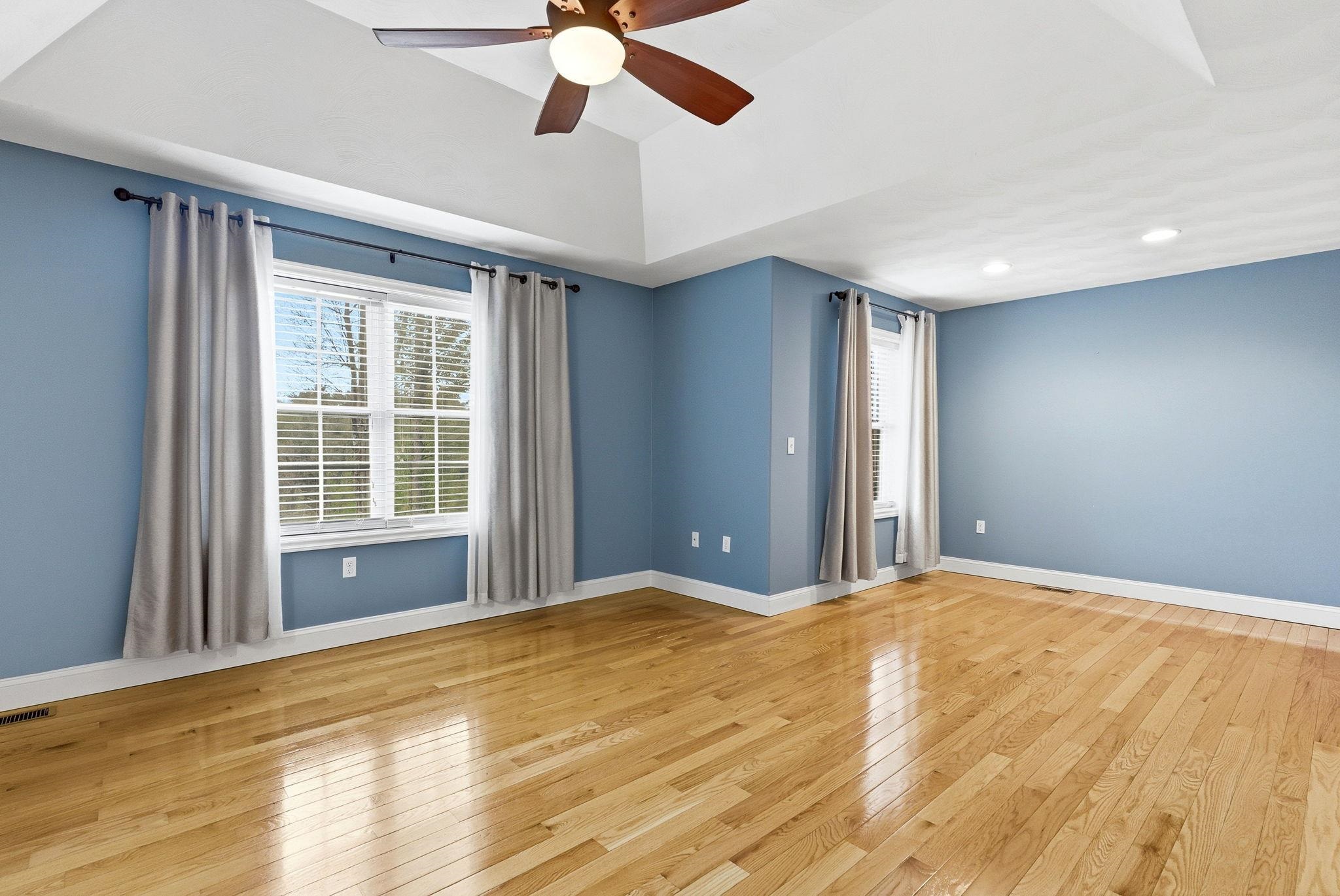 76 Christian Farm Dr, New Boston, NH 03070