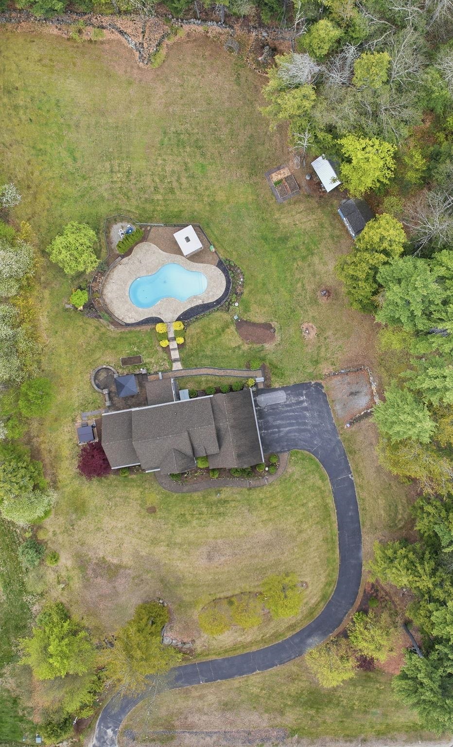 76 Christian Farm Dr, New Boston, NH 03070
