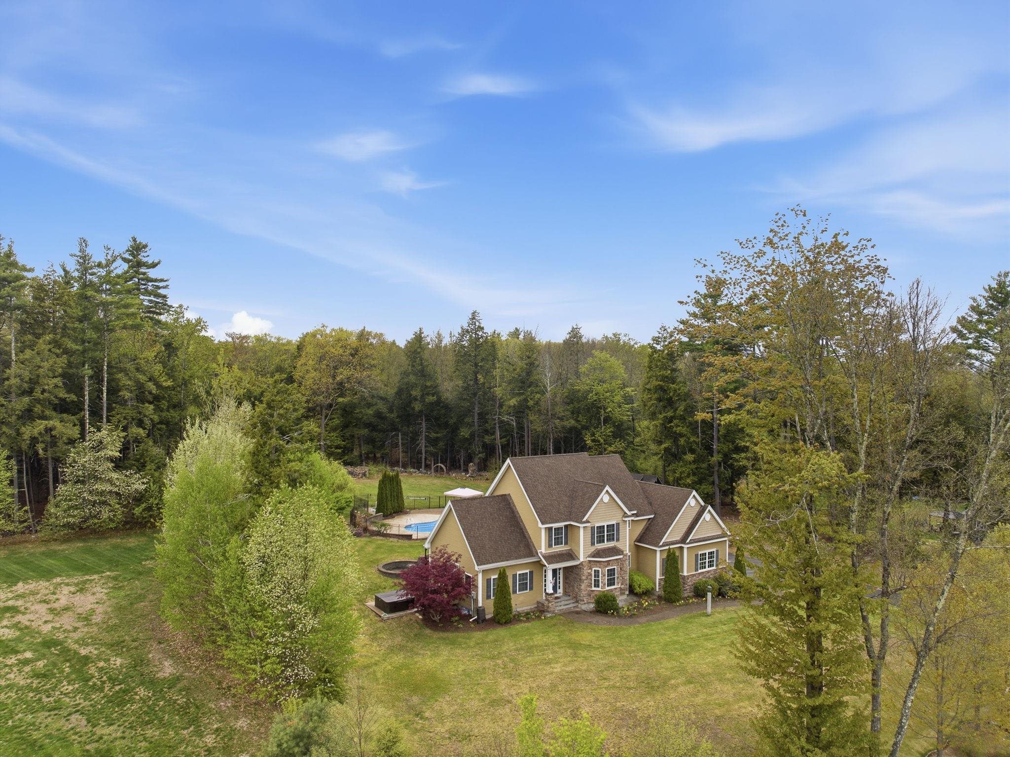 76 Christian Farm Dr, New Boston, NH 03070