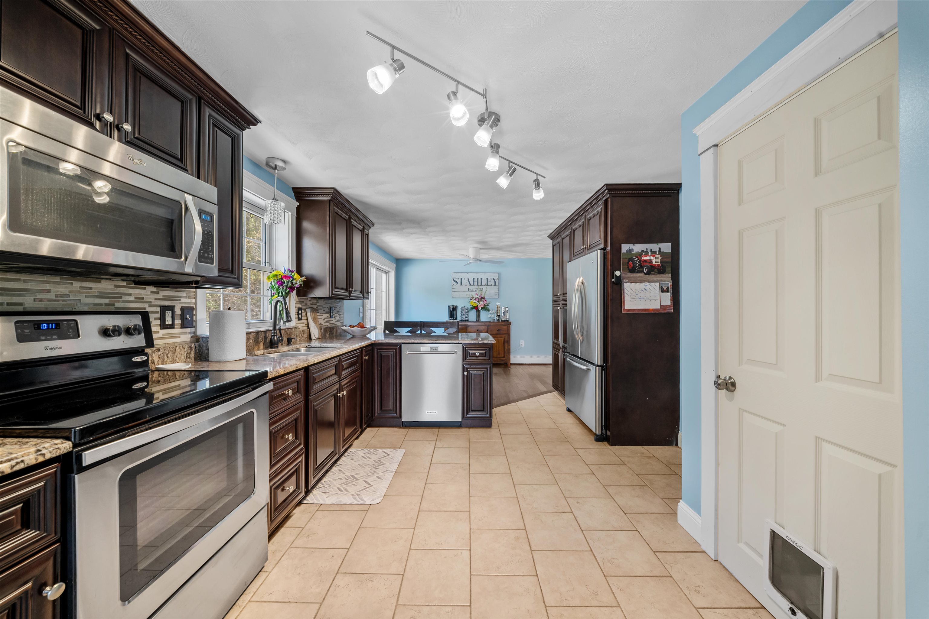 5 Treaty Ct, Sandown, NH 03873