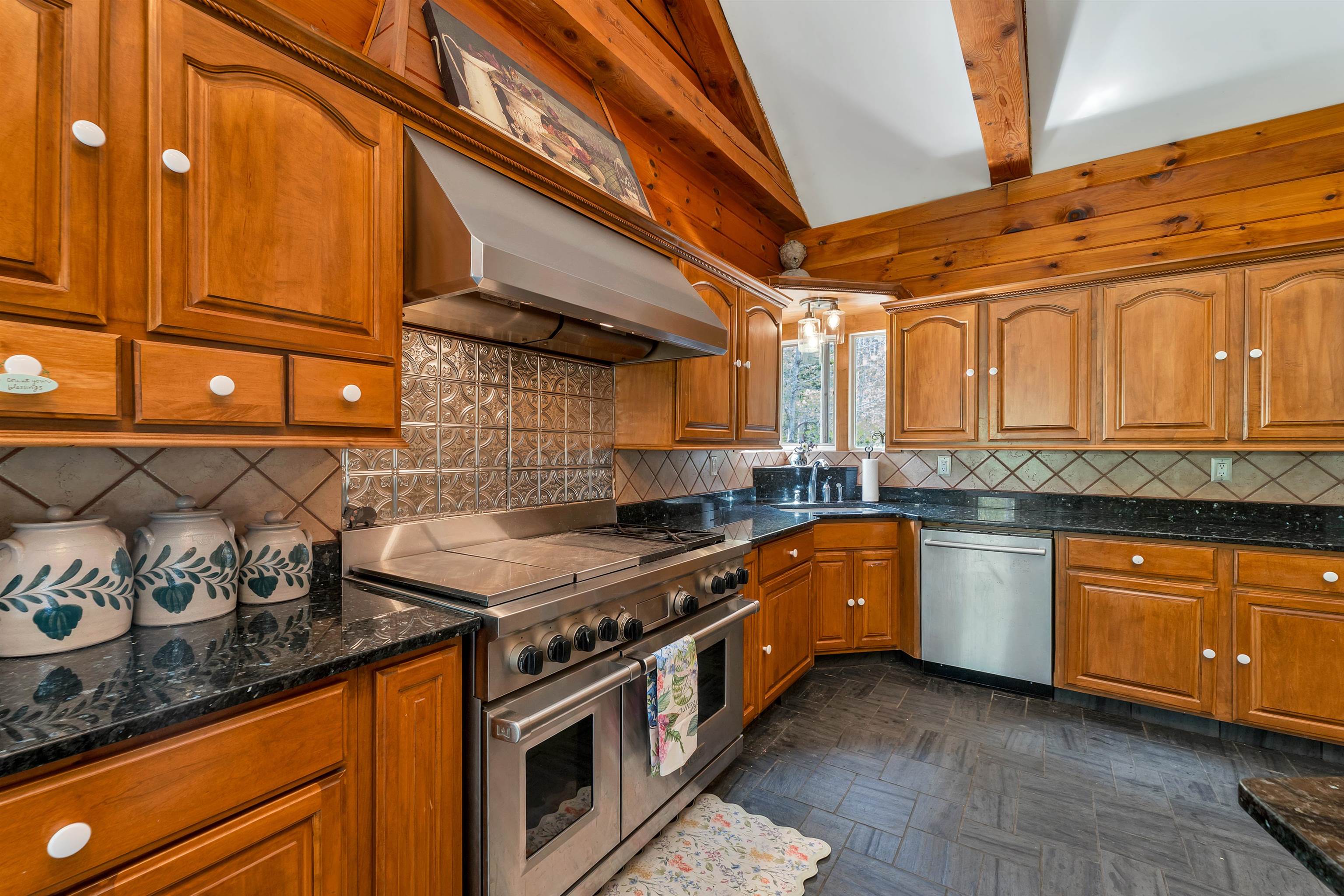 65 Green Mountain Rd, Effingham, NH 03882