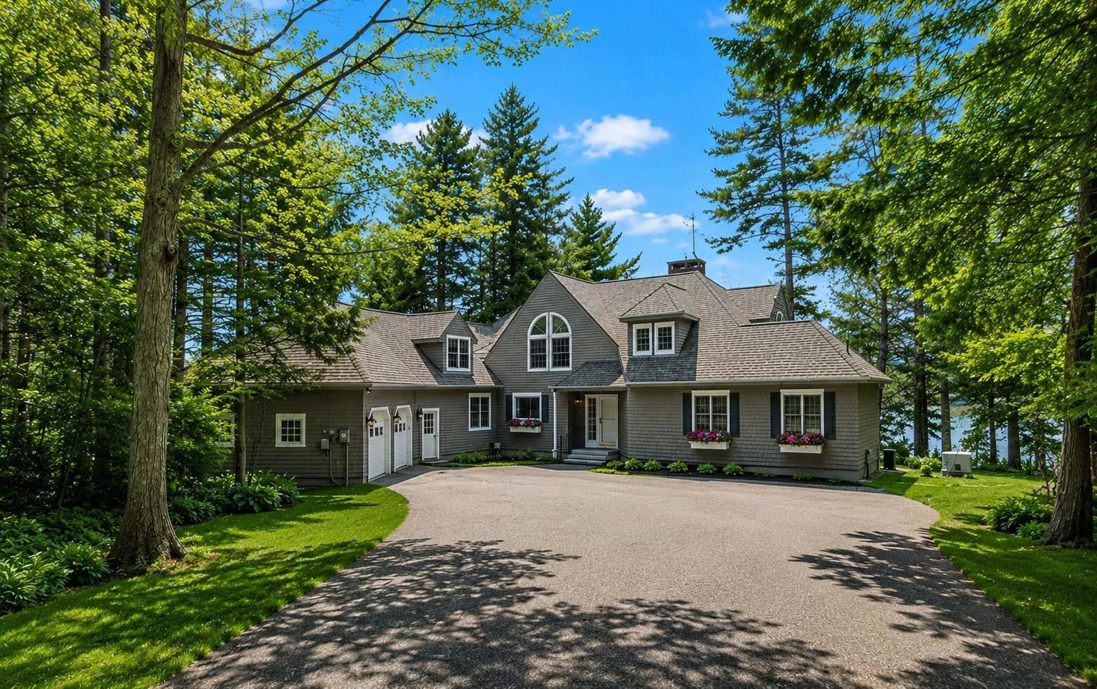 986 Lakeshore Dr, New London, NH 03257