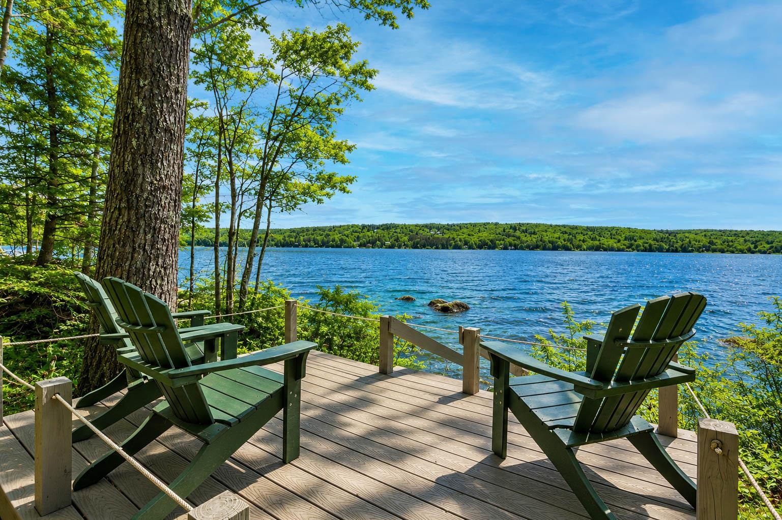 986 Lakeshore Dr, New London, NH 03257