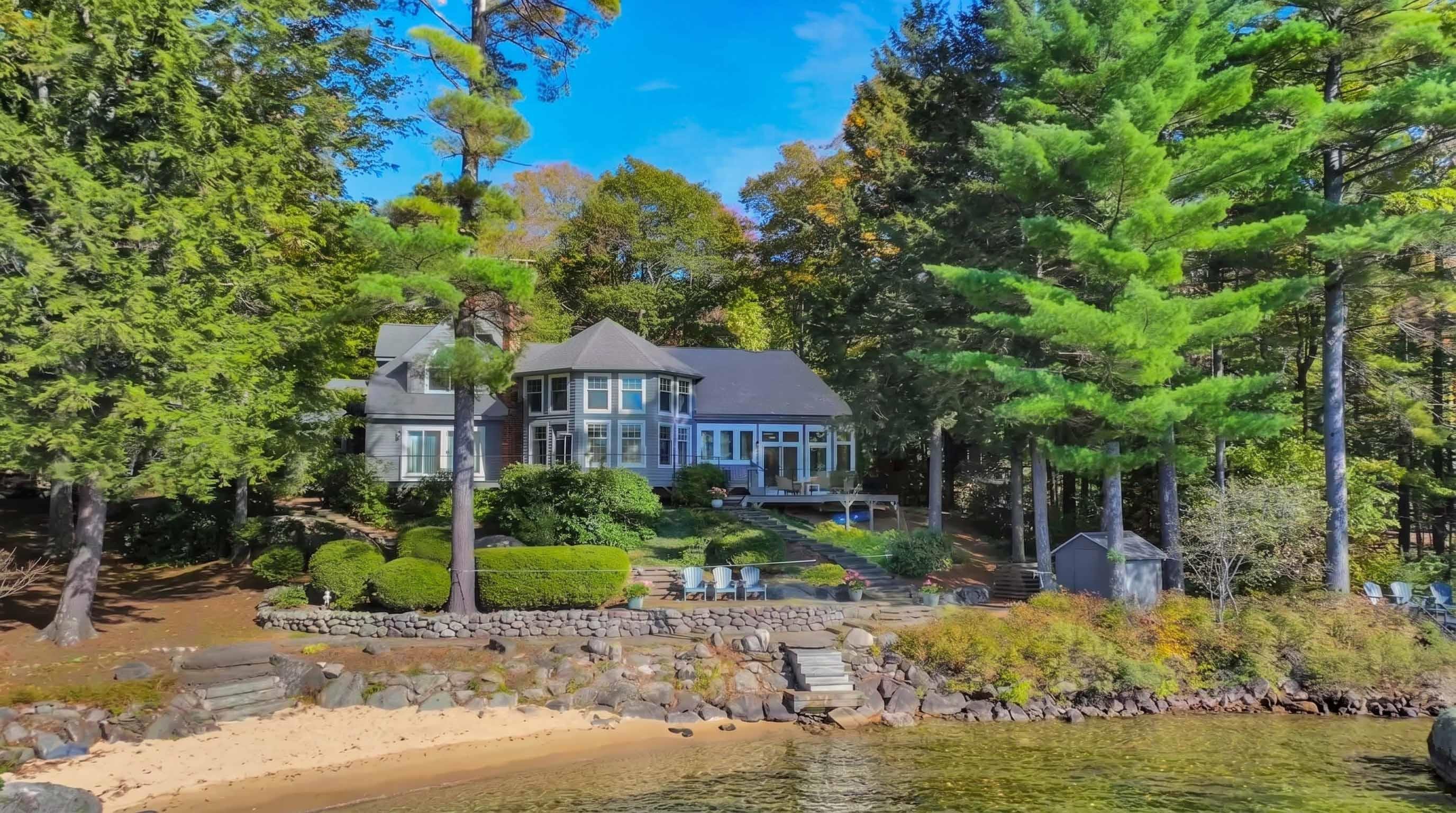 986 Lakeshore Dr, New London, NH 03257