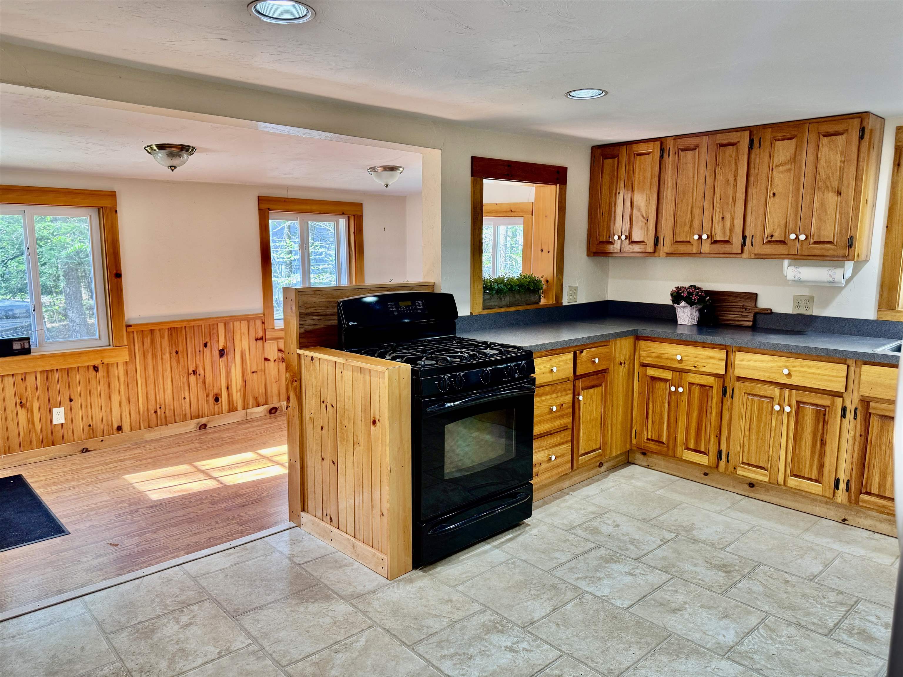 102 Preve Dr, Northwood, NH 03261