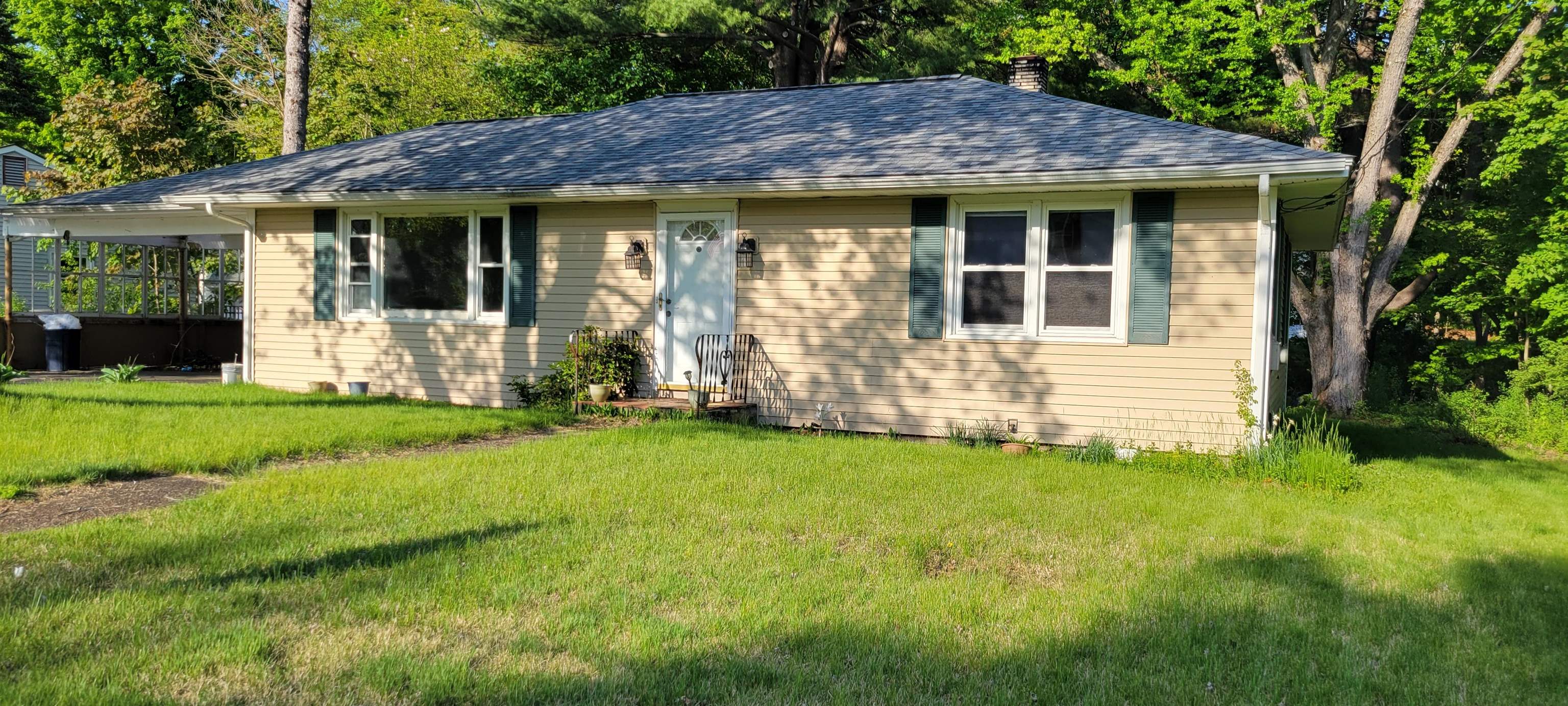 4 Grant St, Derry, NH 03038