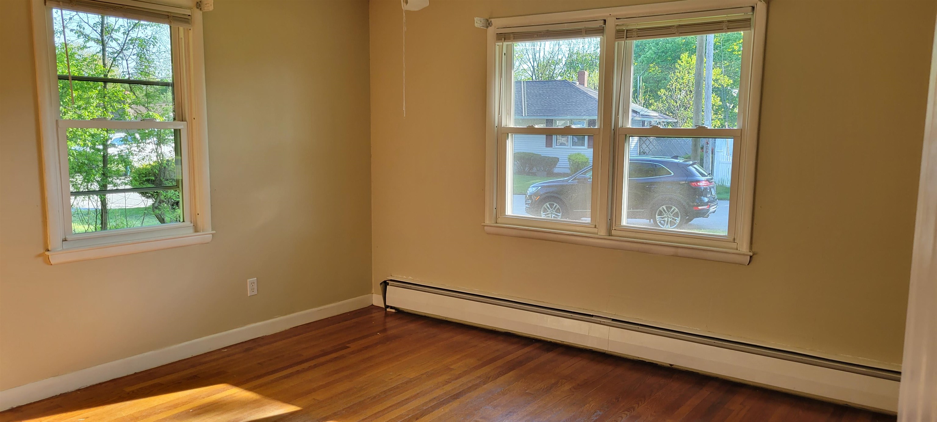 4 Grant St, Derry, NH 03038