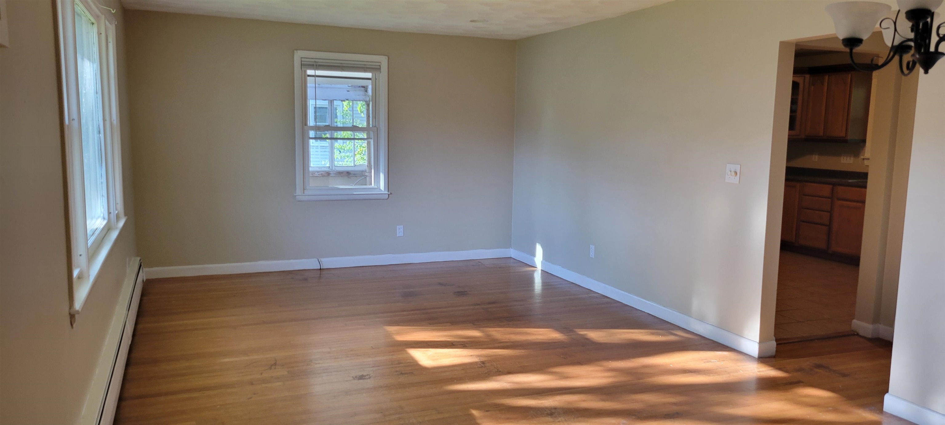 4 Grant St, Derry, NH 03038