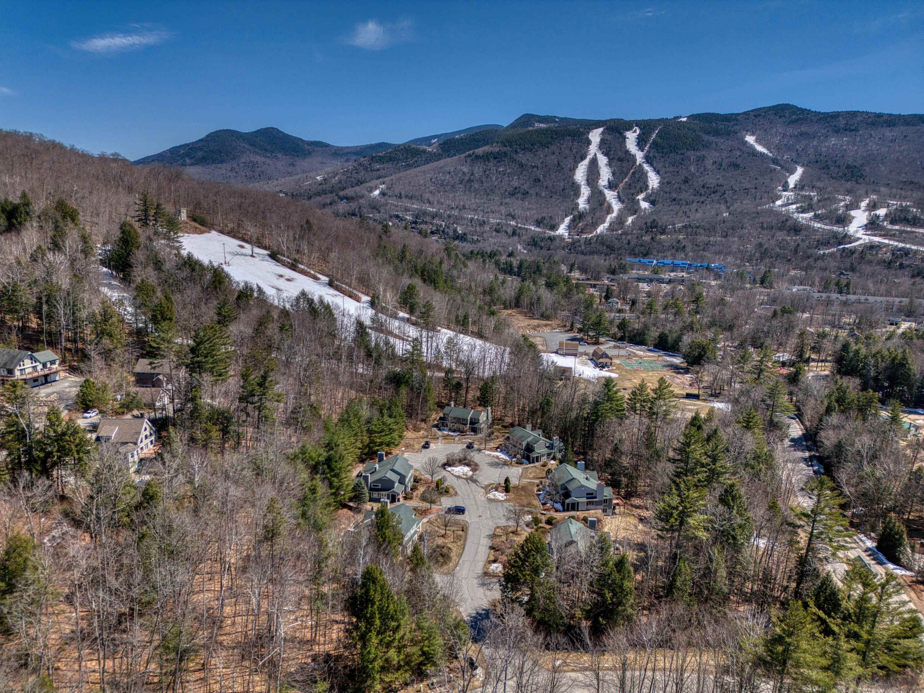 14 Hillside Cir, Lincoln, NH 03251