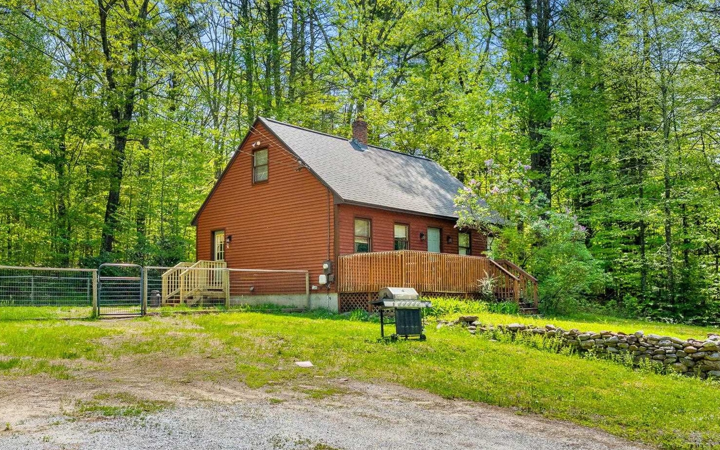 16 Dels Rd, Weare, NH 03281
