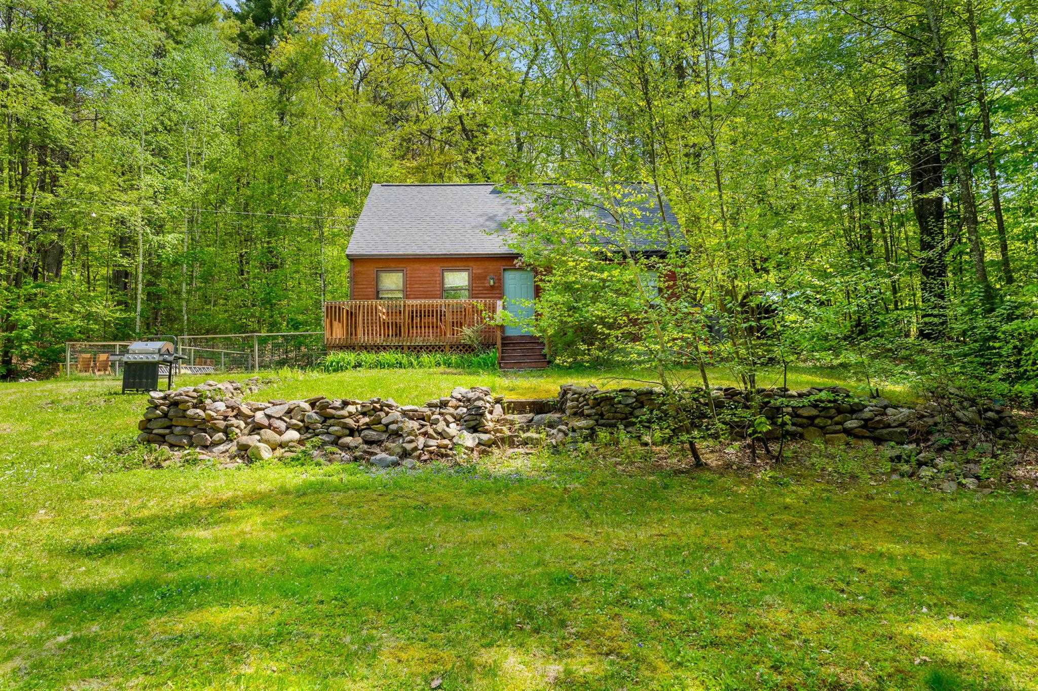16 Dels Rd, Weare, NH 03281