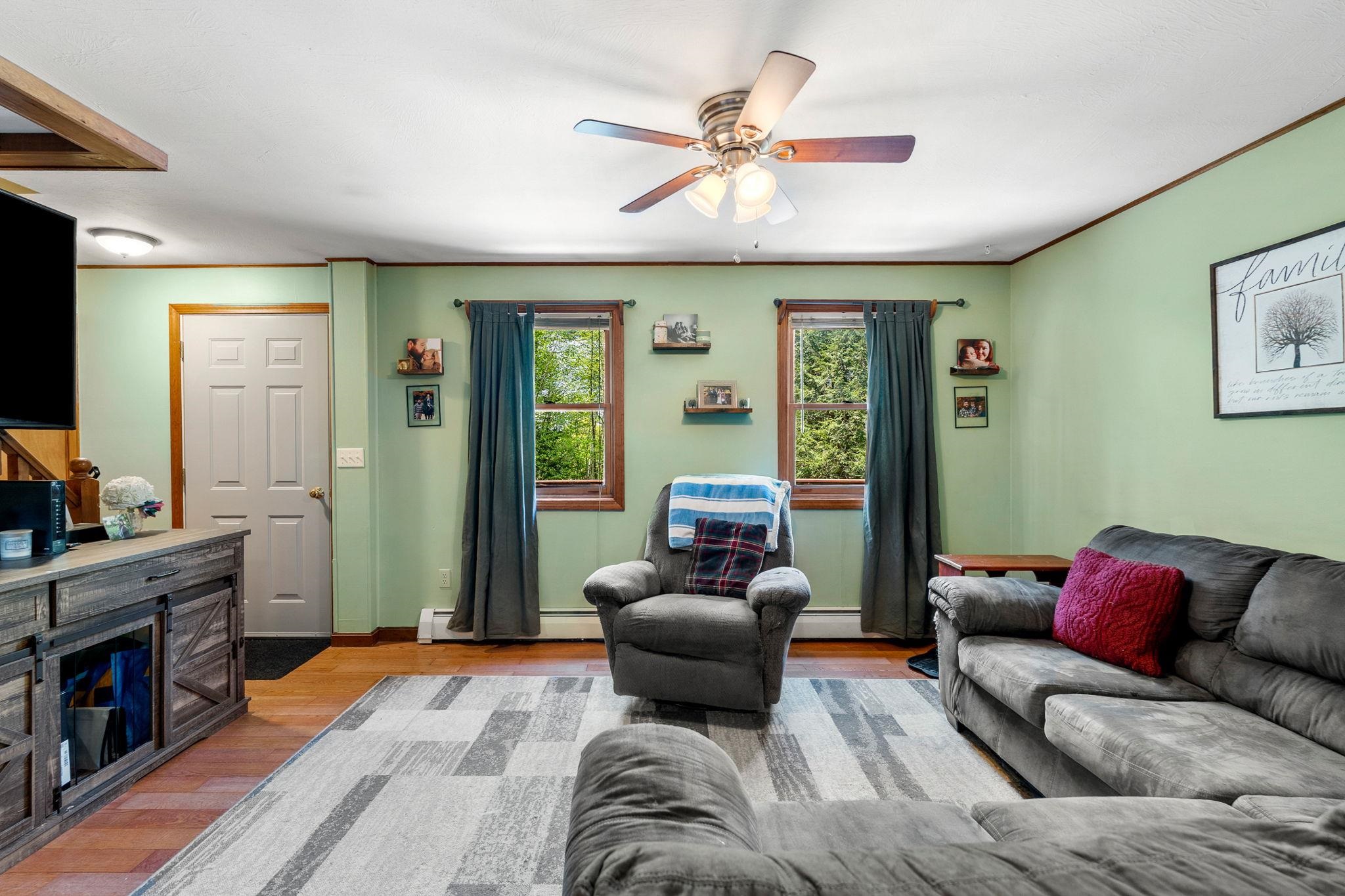 16 Dels Rd, Weare, NH 03281