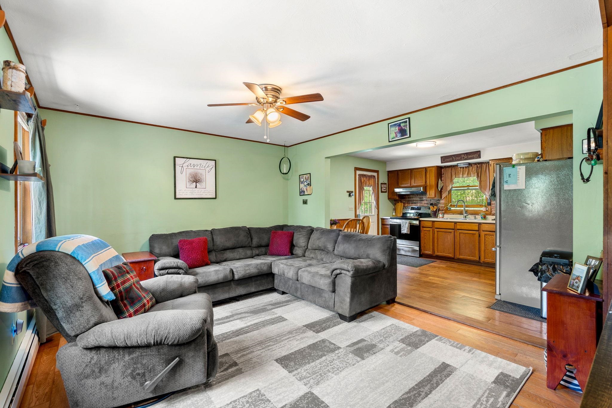 16 Dels Rd, Weare, NH 03281