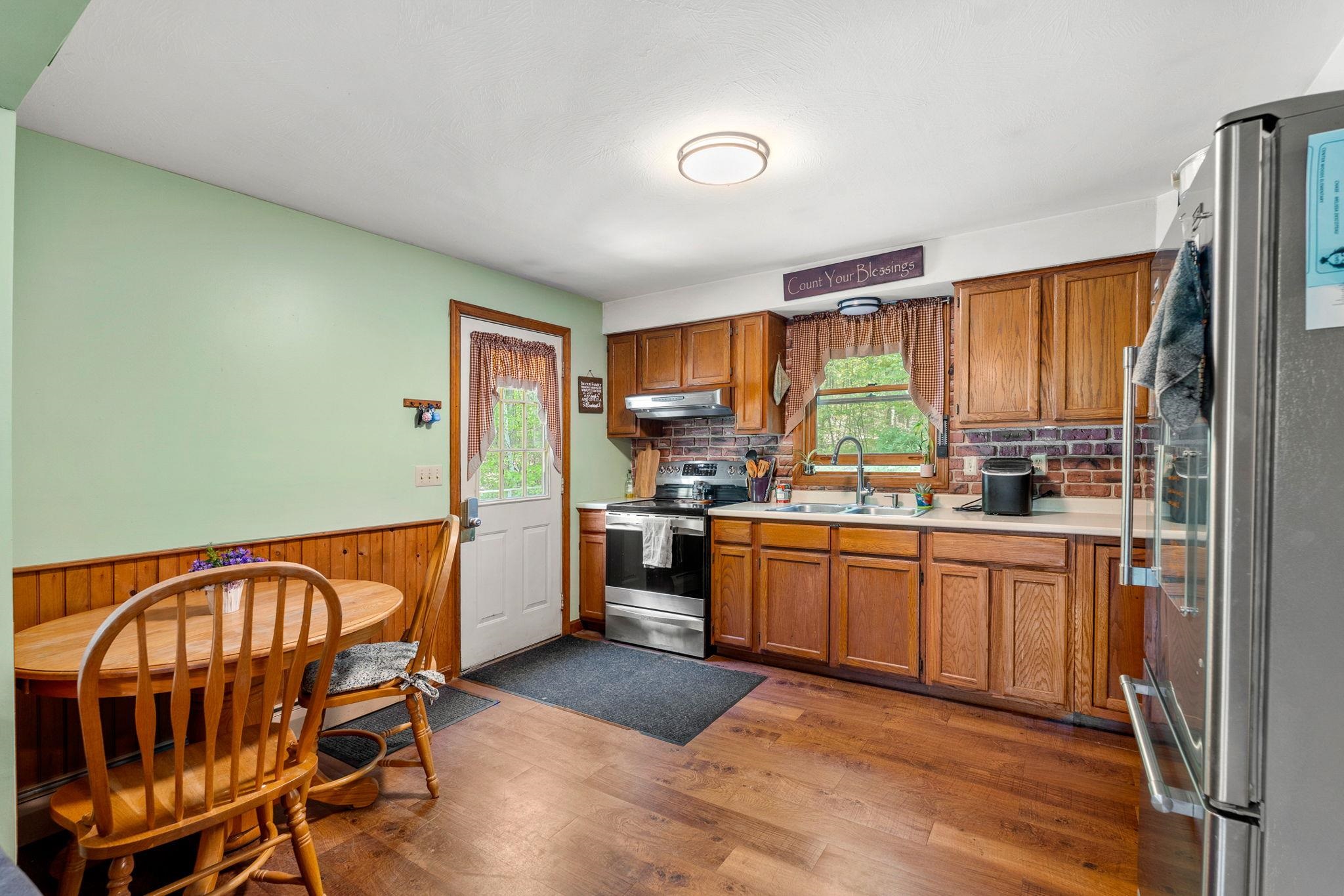 16 Dels Rd, Weare, NH 03281