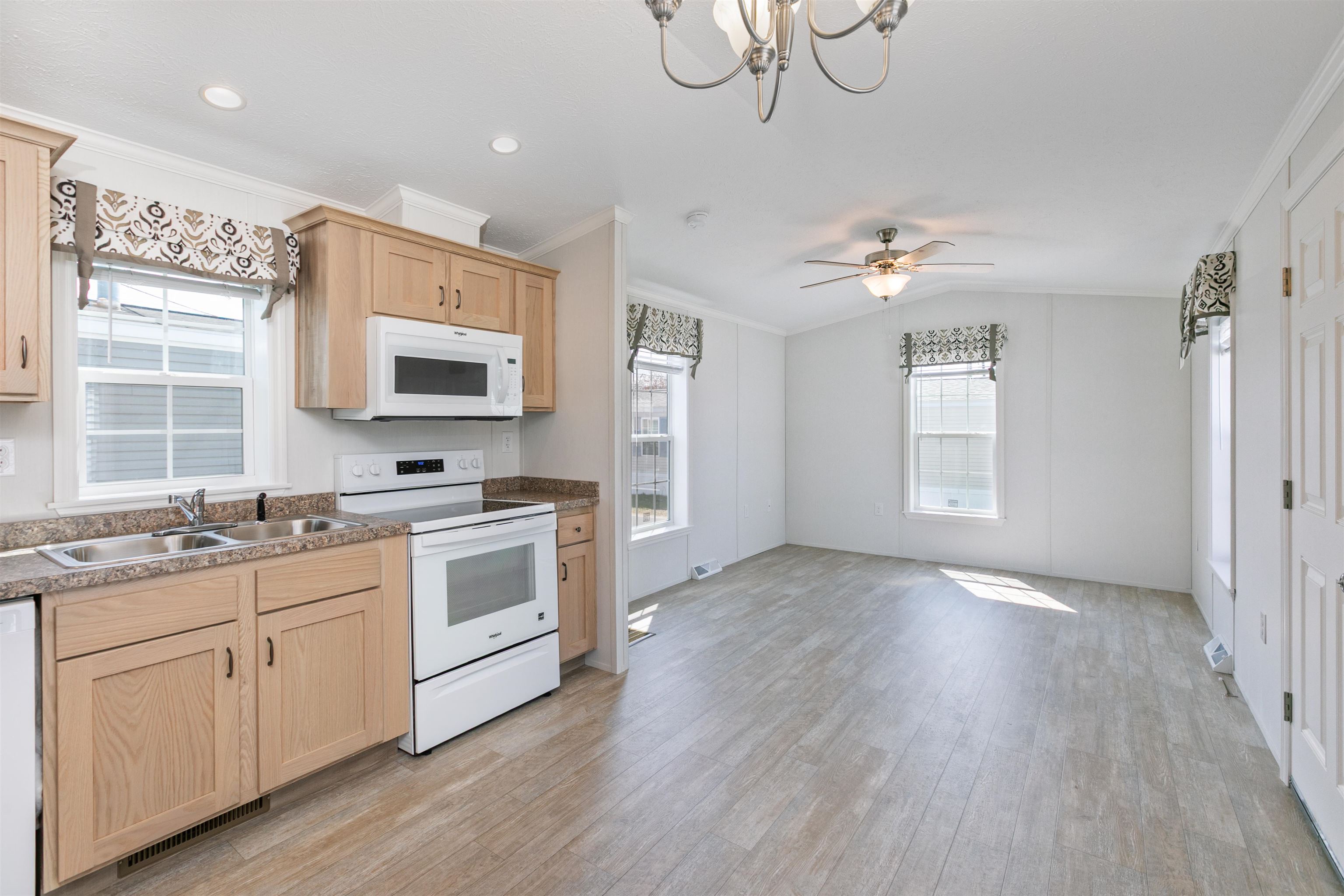 72 Brookwood Dr, Salem, NH 03079