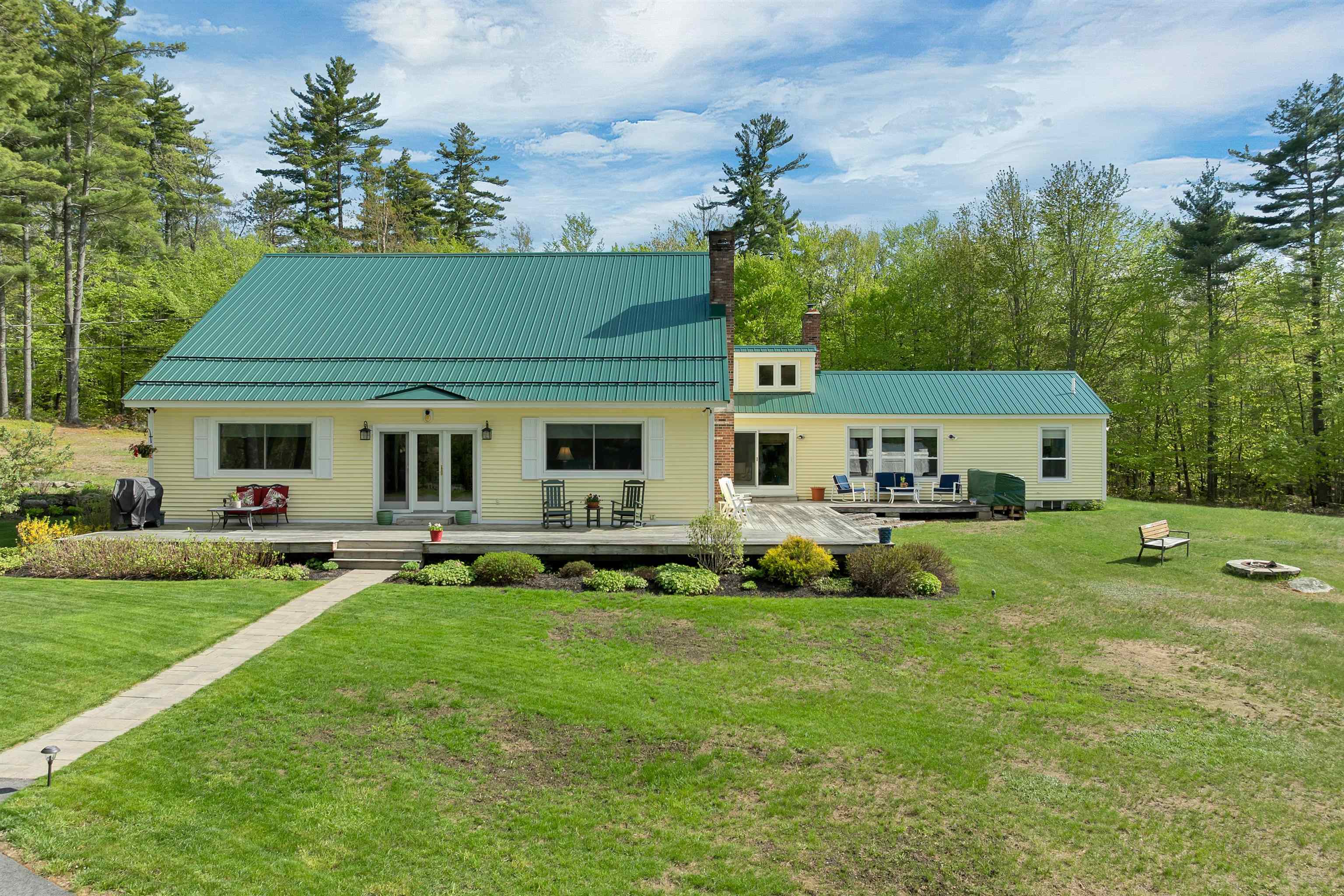 65 Effingham Rd, Ossipee, NH 03864