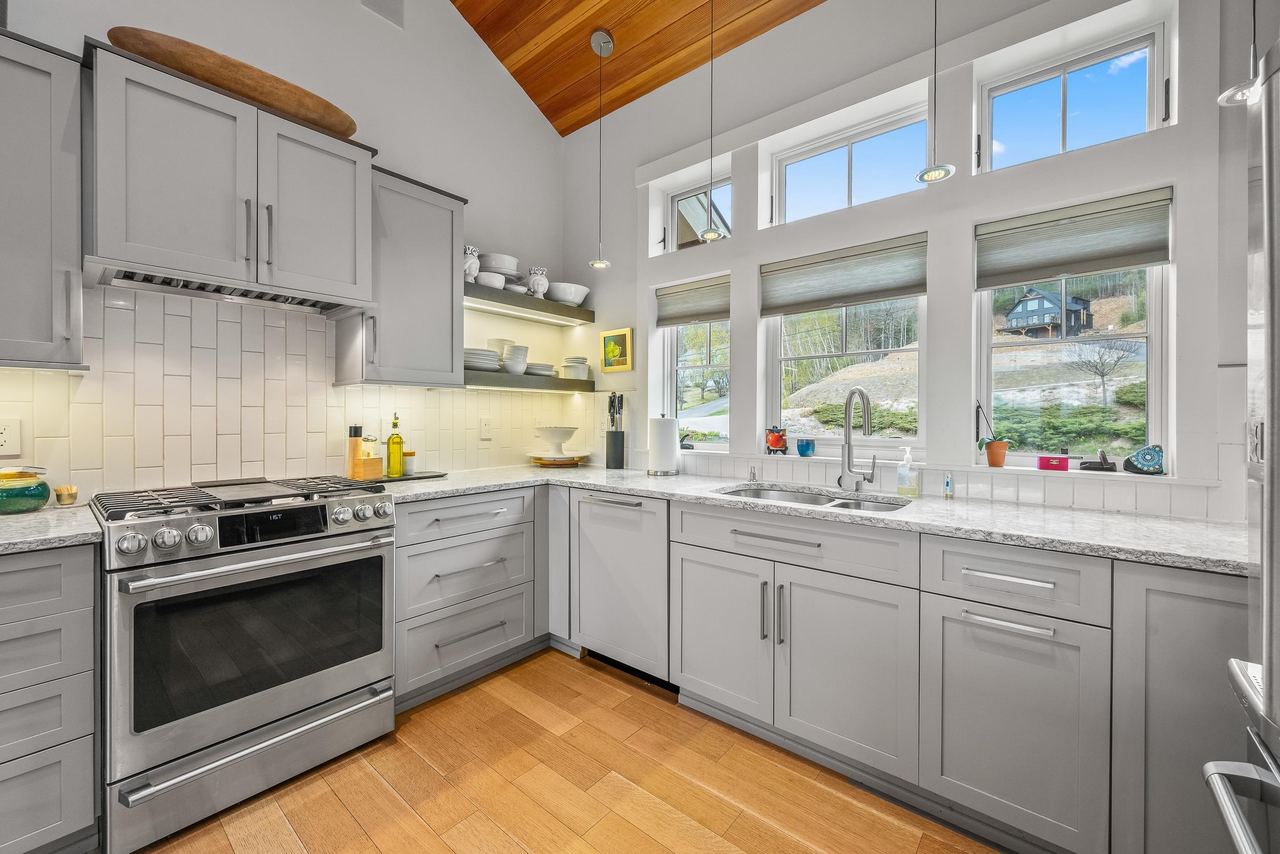 CUSTOM COUNTRY CABINETS THROUGHOUT