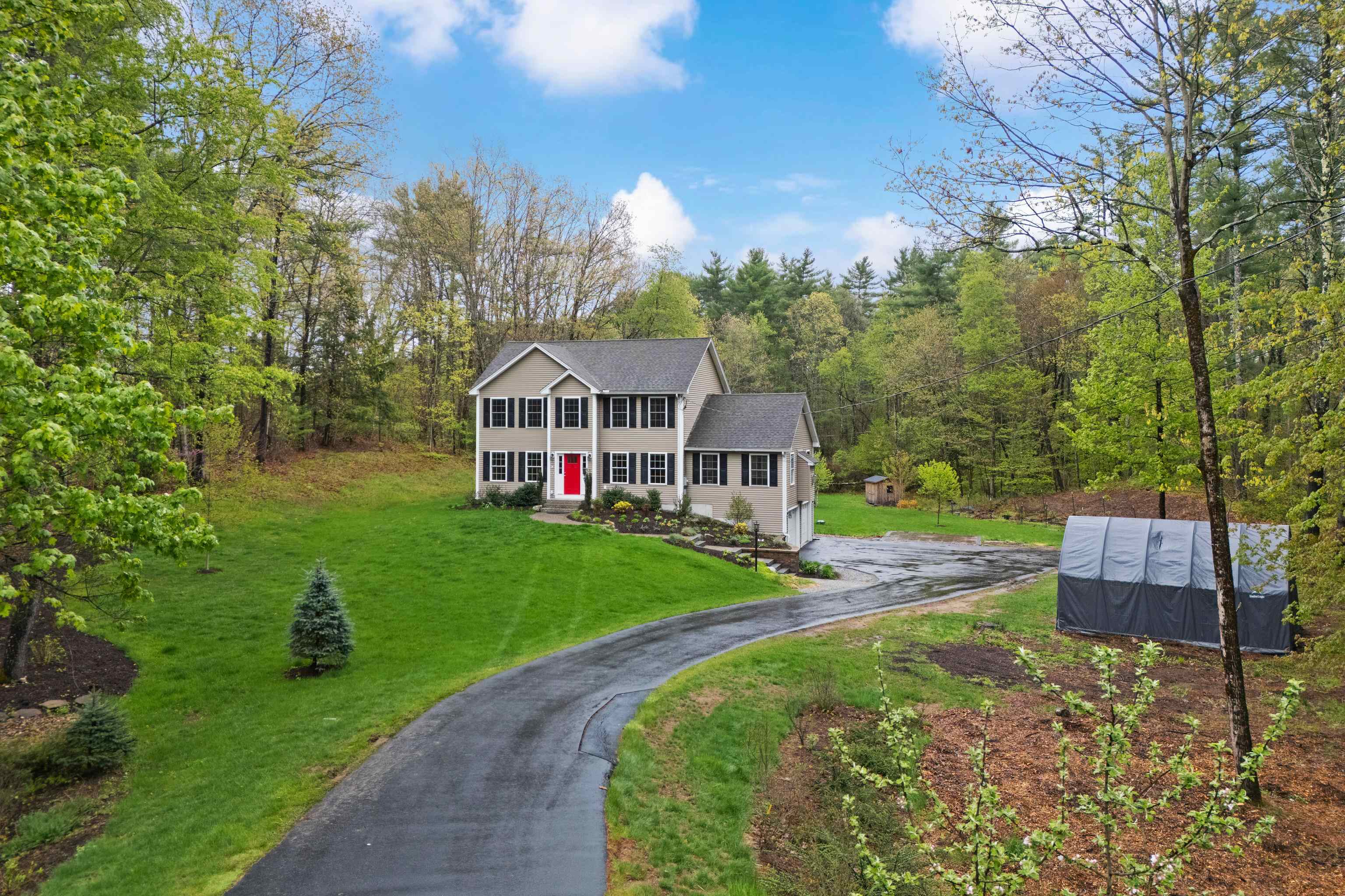 10 Wood Cir, Goffstown, NH 03045