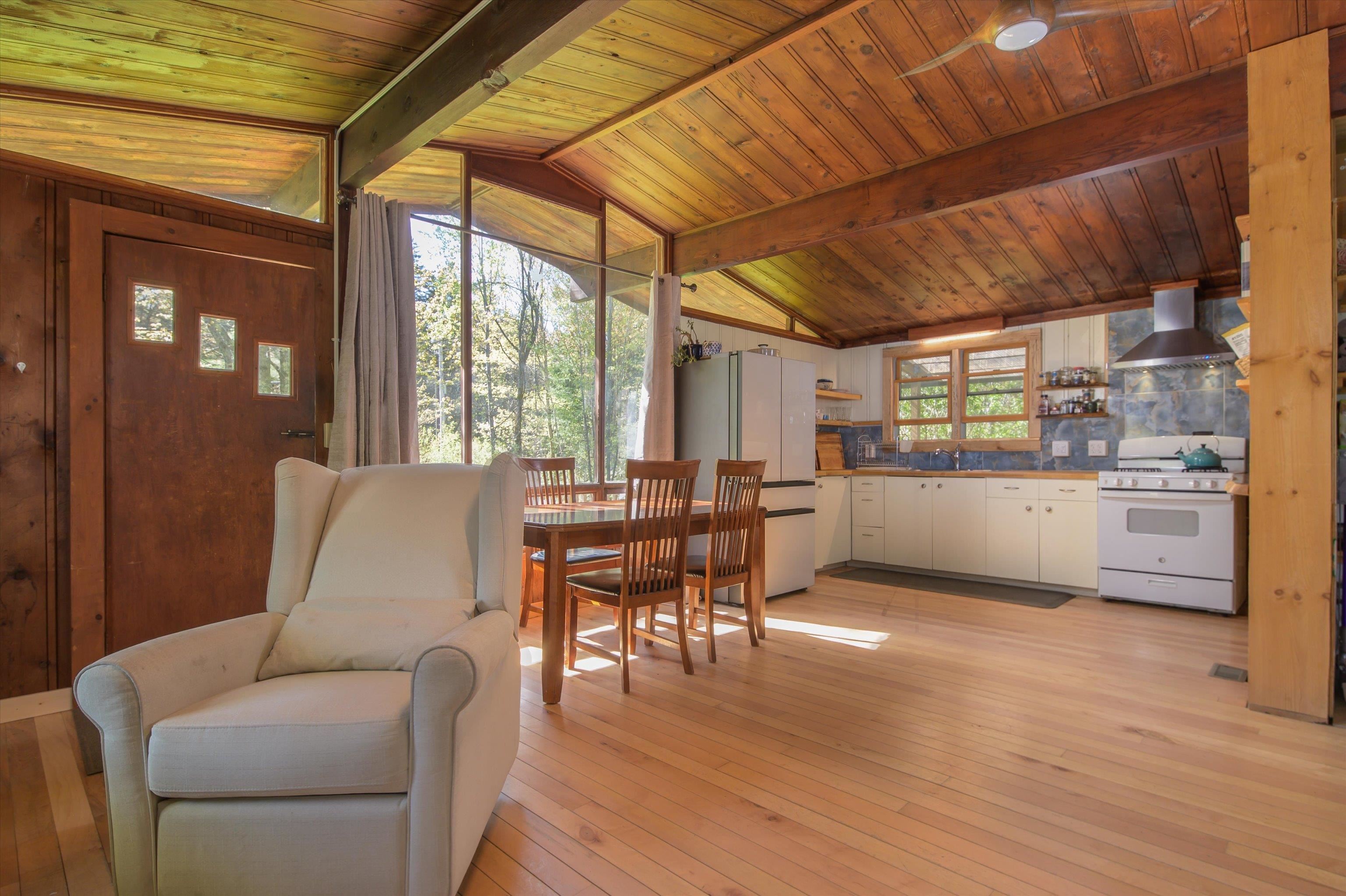 1310 Clif Reynolds Rd, Cambridge, VT 05464