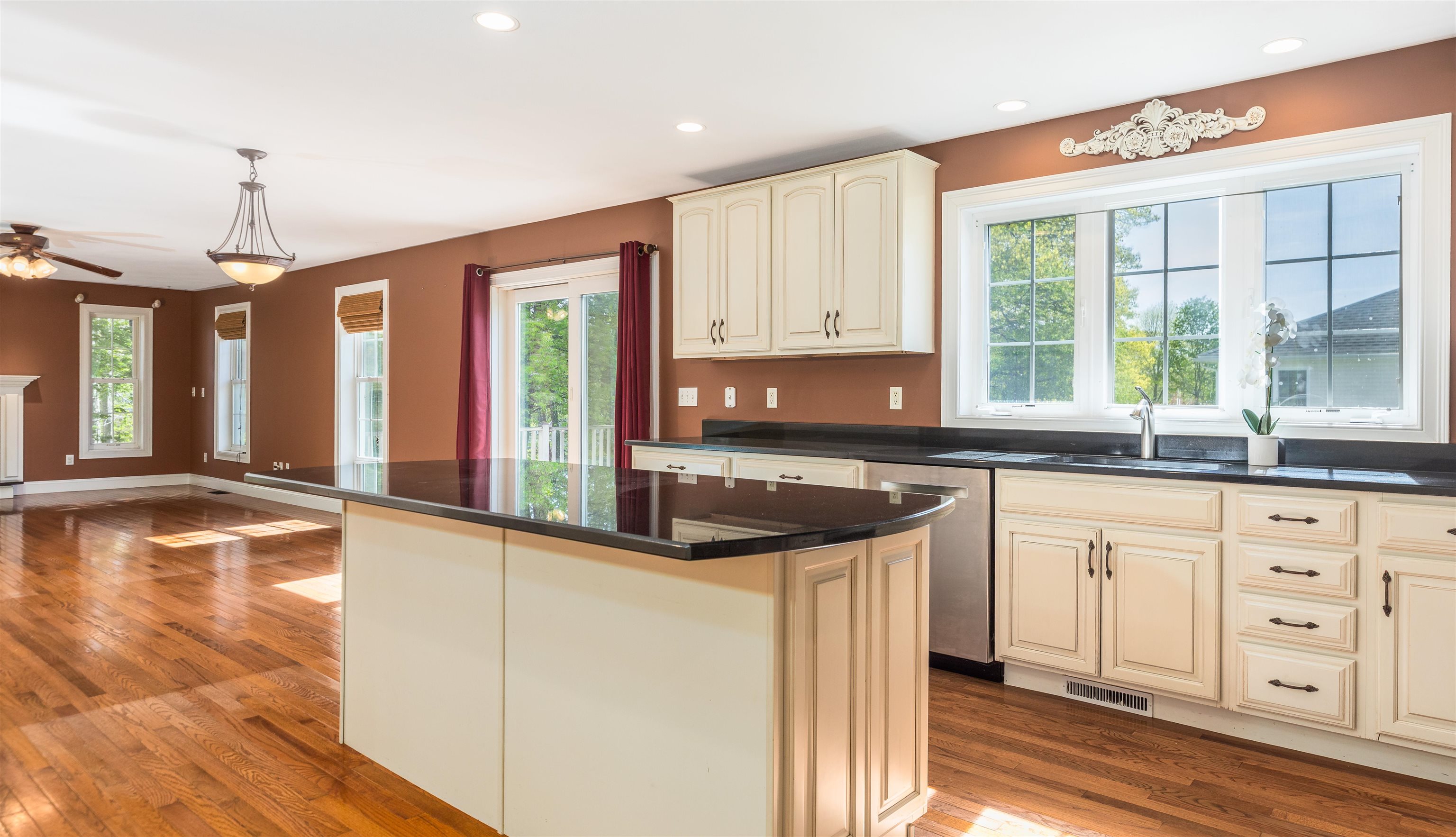 9 Towle Farm Rd, Hampton Falls, NH 03844